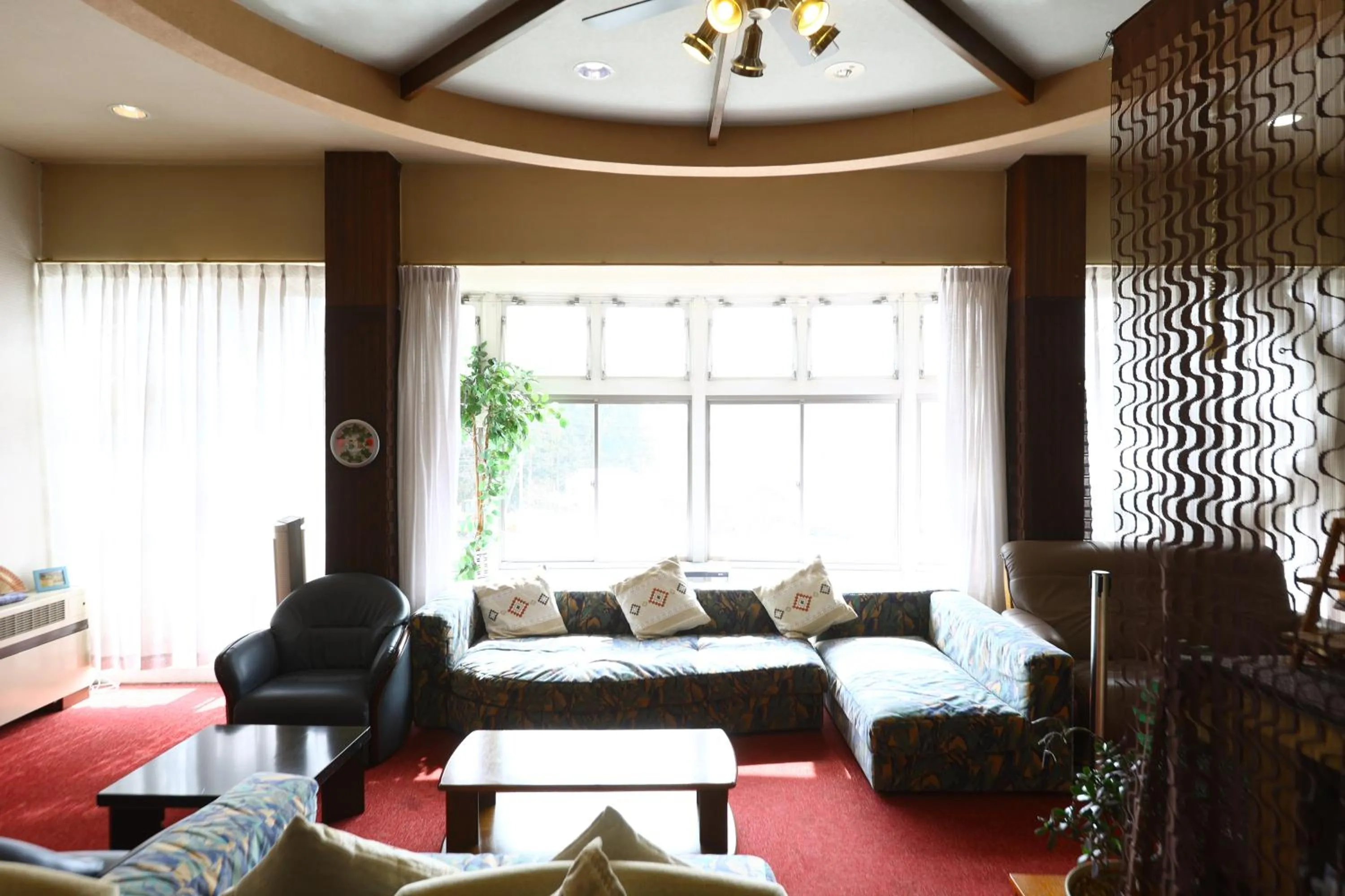 Communal lounge/ TV room in Hotel Sunplaza Tsugaike