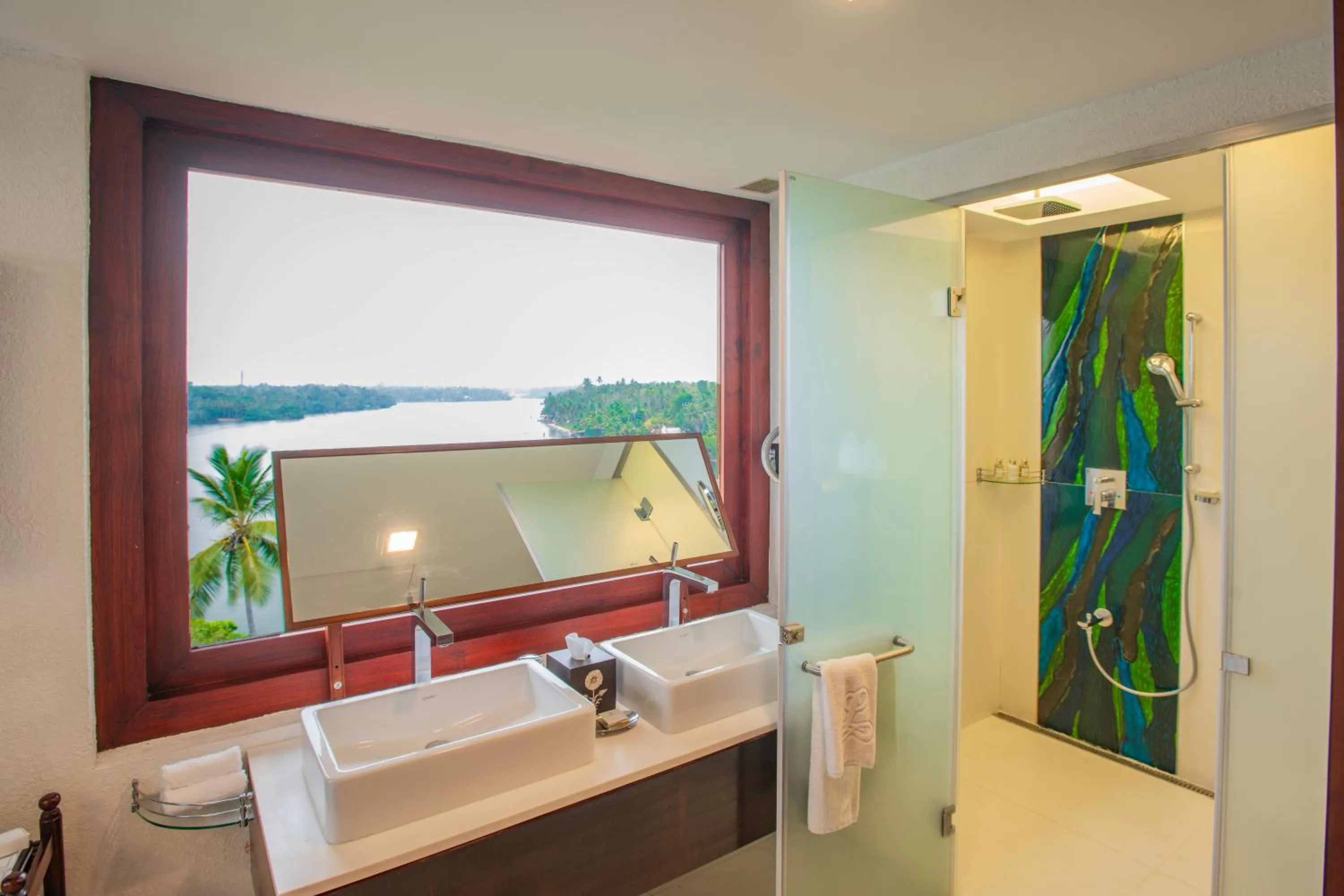 Shower in The Leela Ashtamudi, A Raviz Hotel