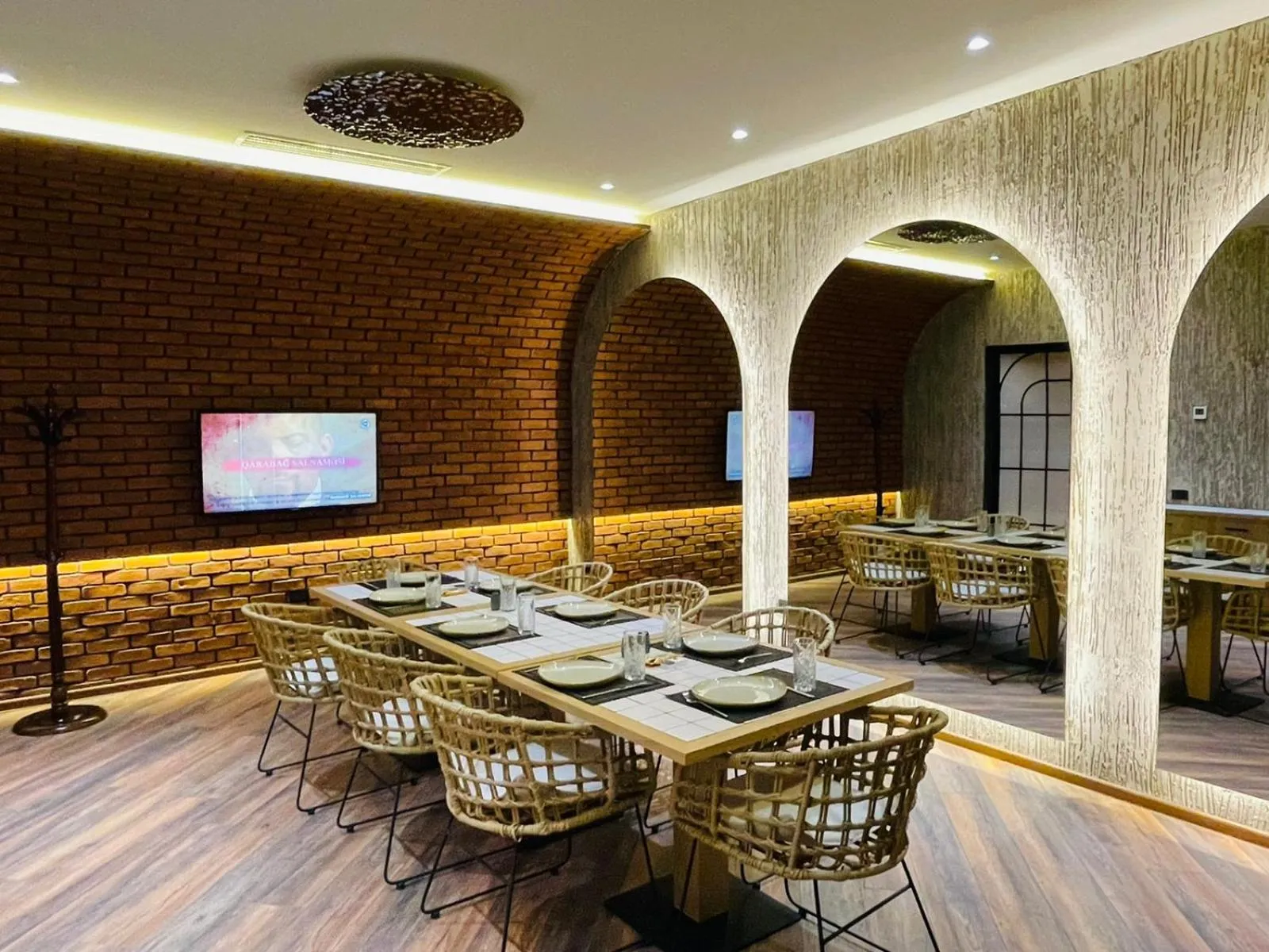 Restaurant/Places to Eat in Teatro Rooms Hotel