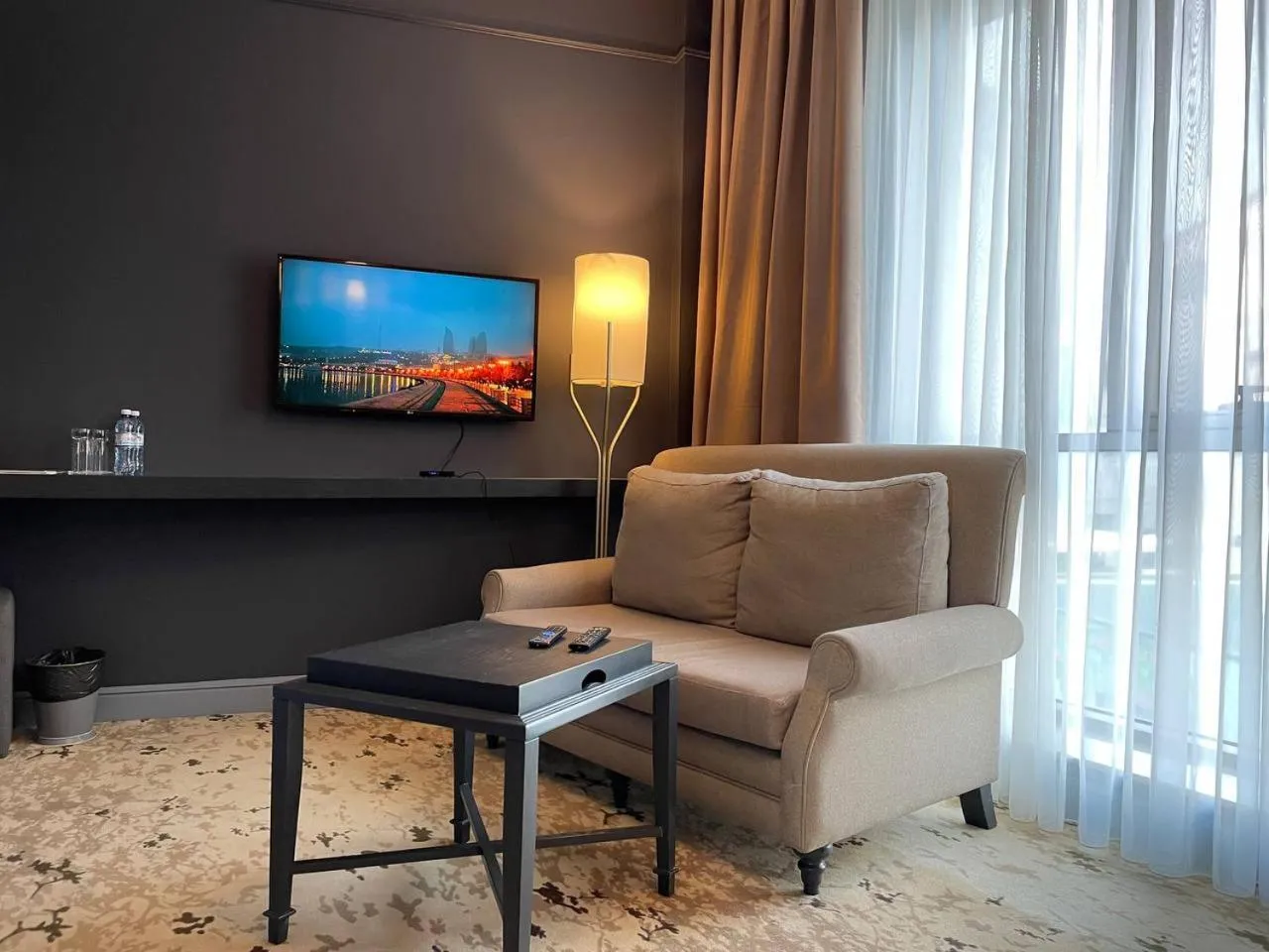 TV/Entertainment Center in Teatro Rooms Hotel
