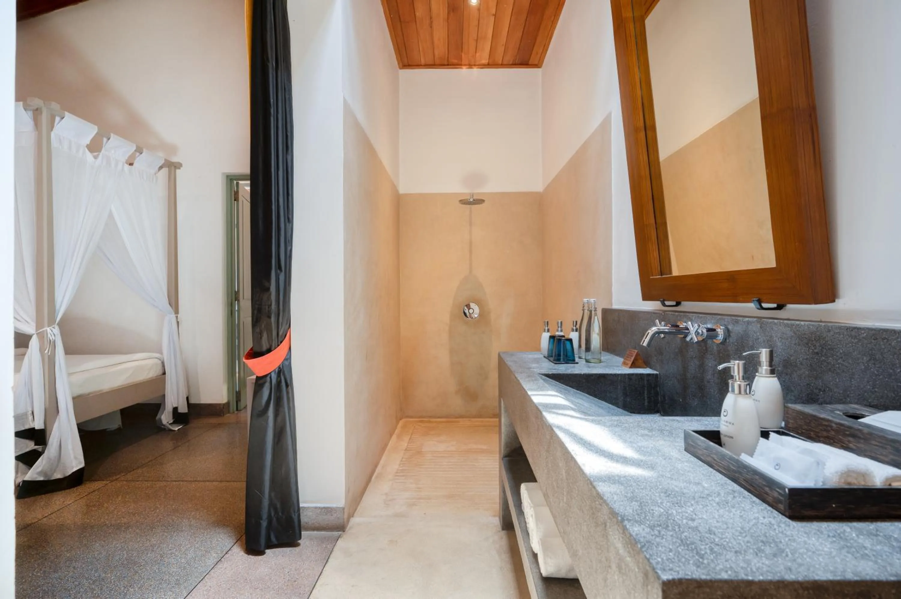 Bathroom, Bed in Wallawwa