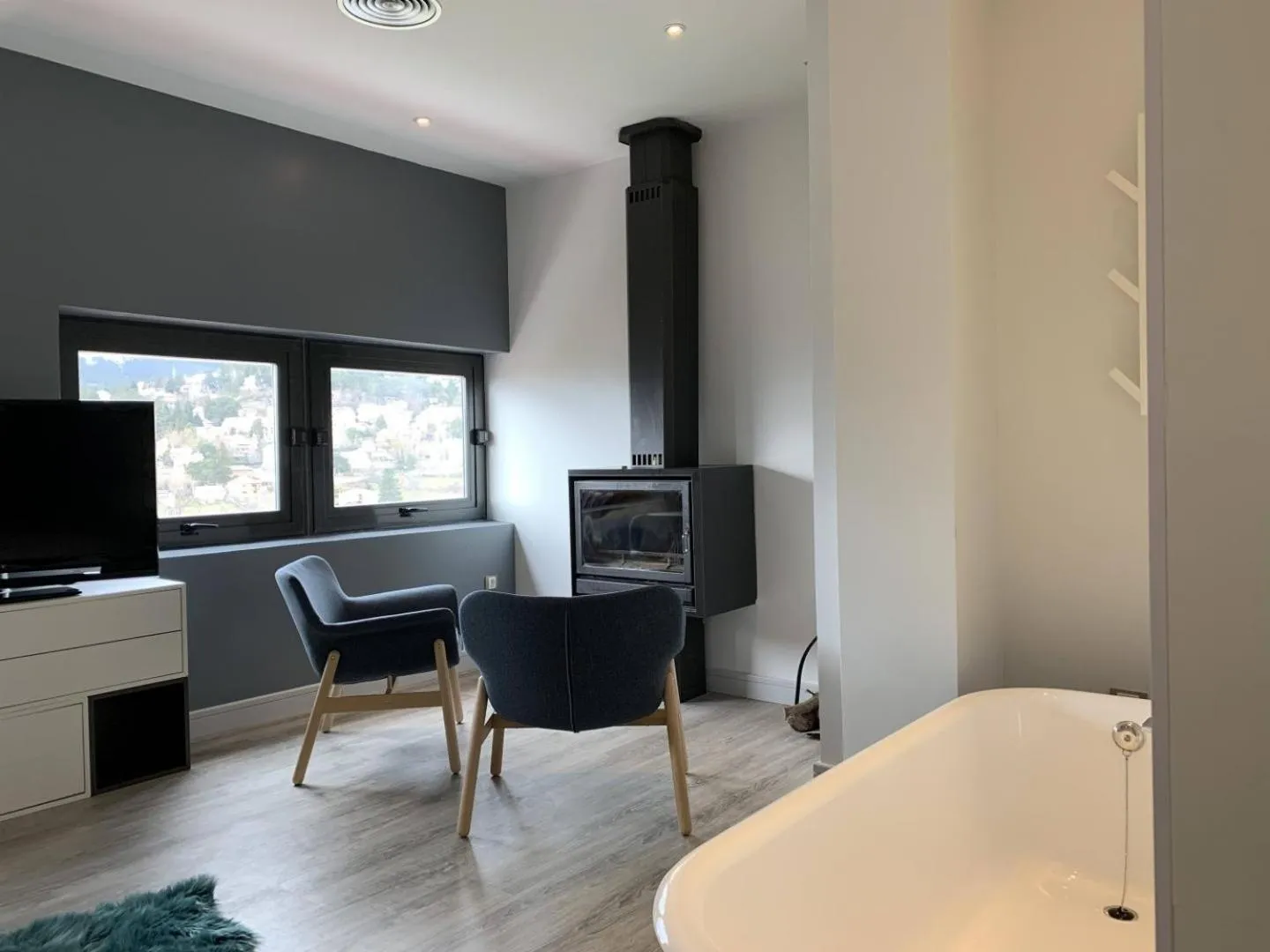 Photo of the whole room in Luces del Poniente