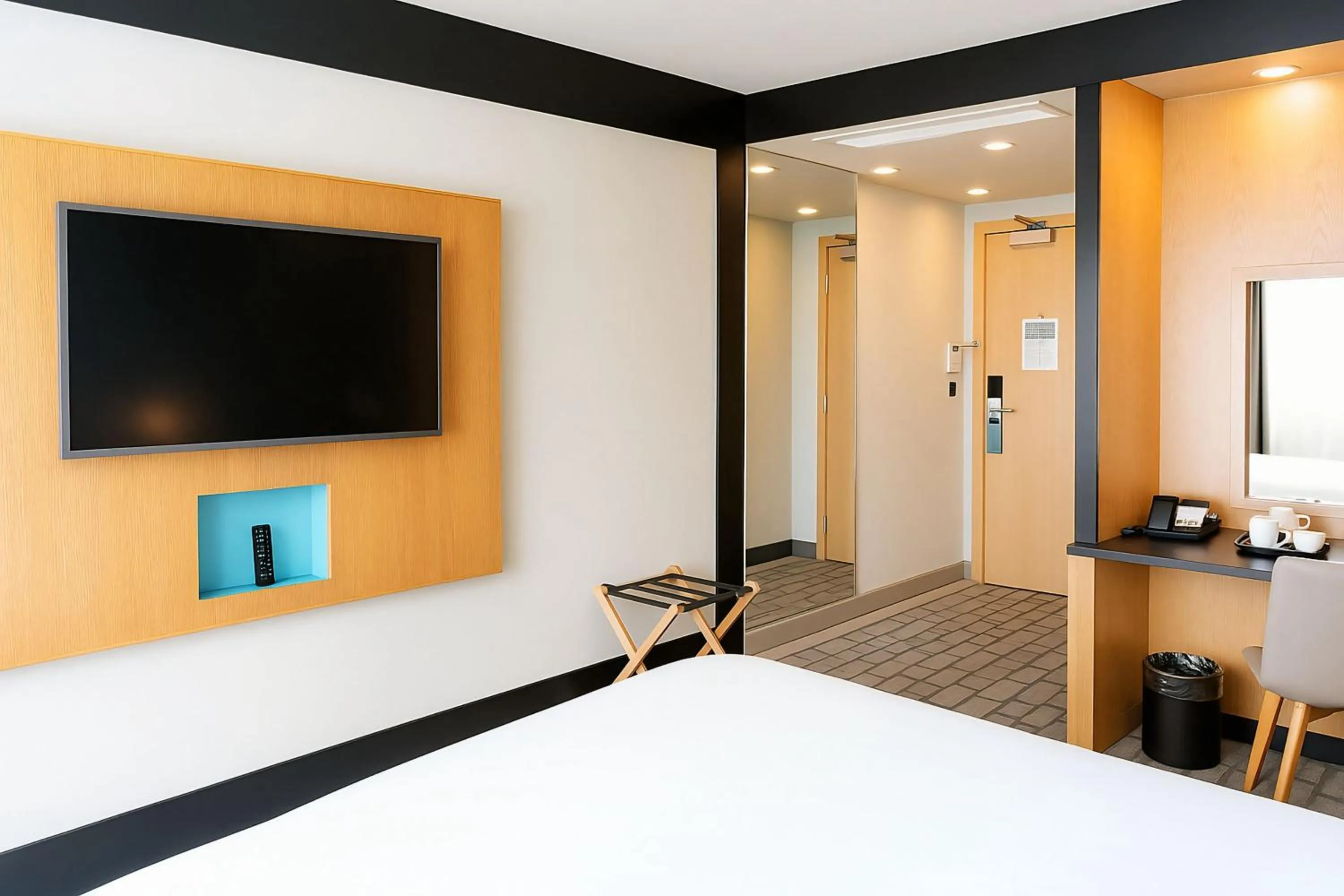 Bed in Holiday Inn Salisbury - Stonehenge by IHG