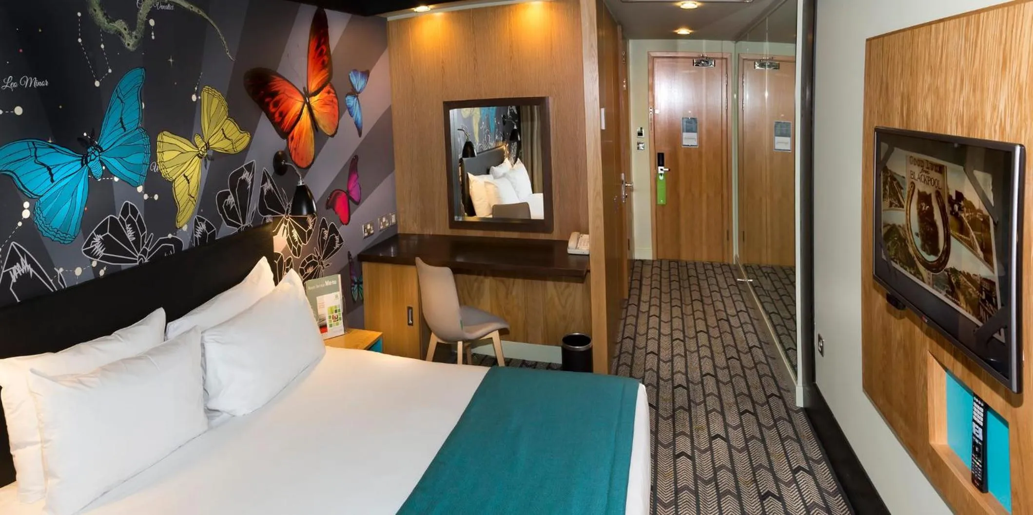 Photo of the whole room, Bed in Holiday Inn Salisbury - Stonehenge by IHG