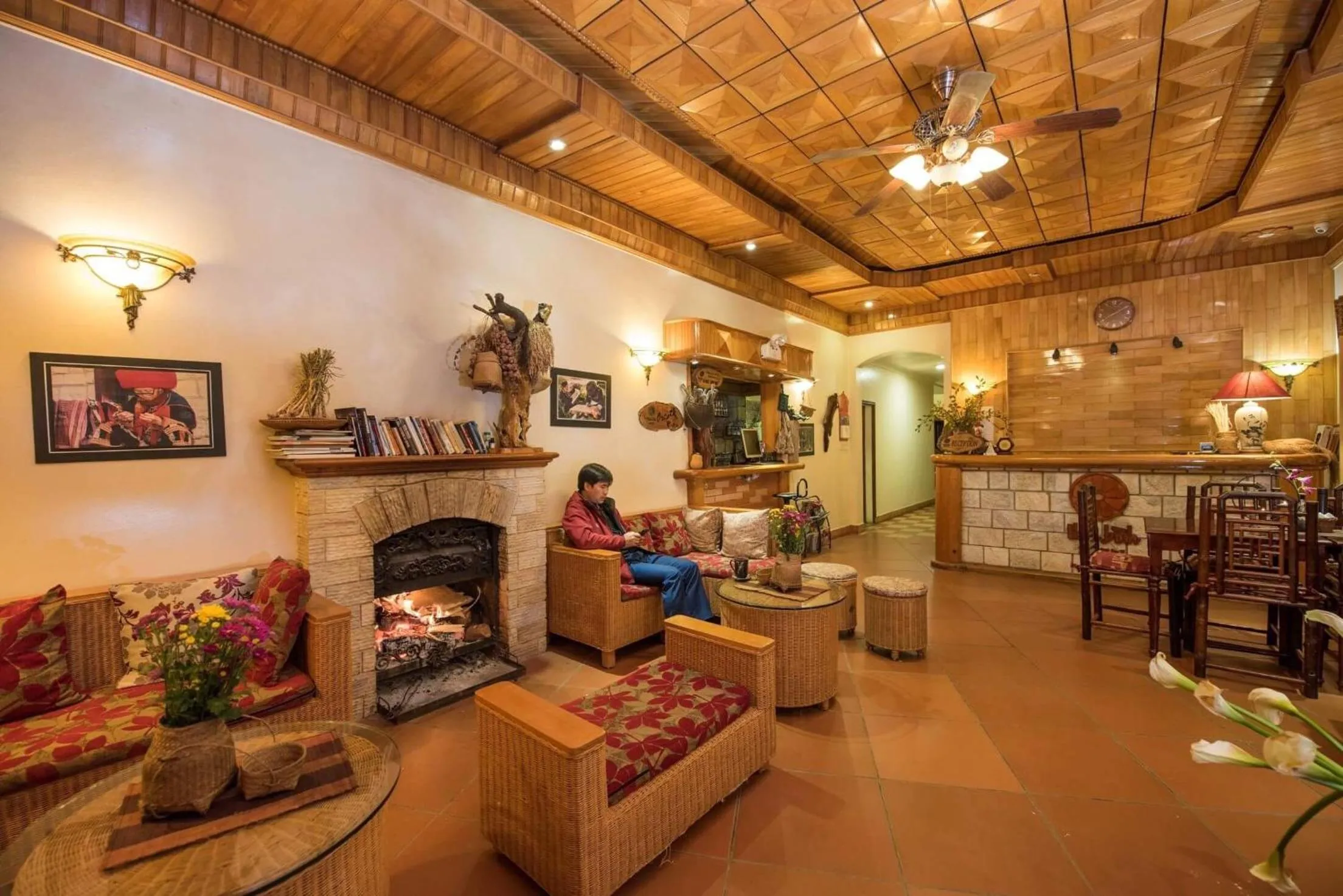 Library in Thai Binh Sapa Hotel