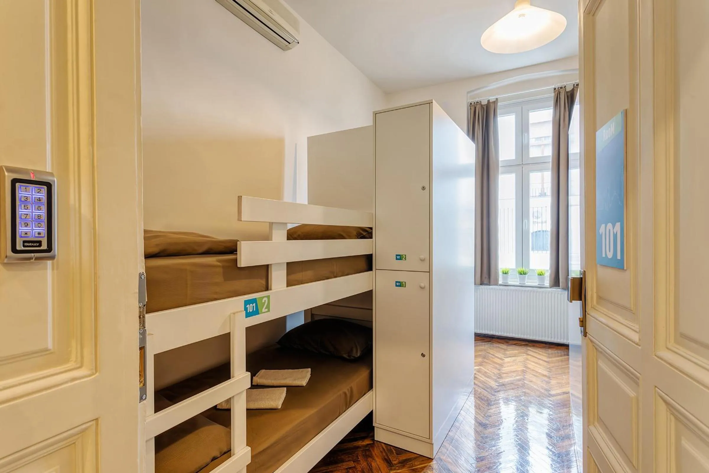 Other, Bed in Booking BnB