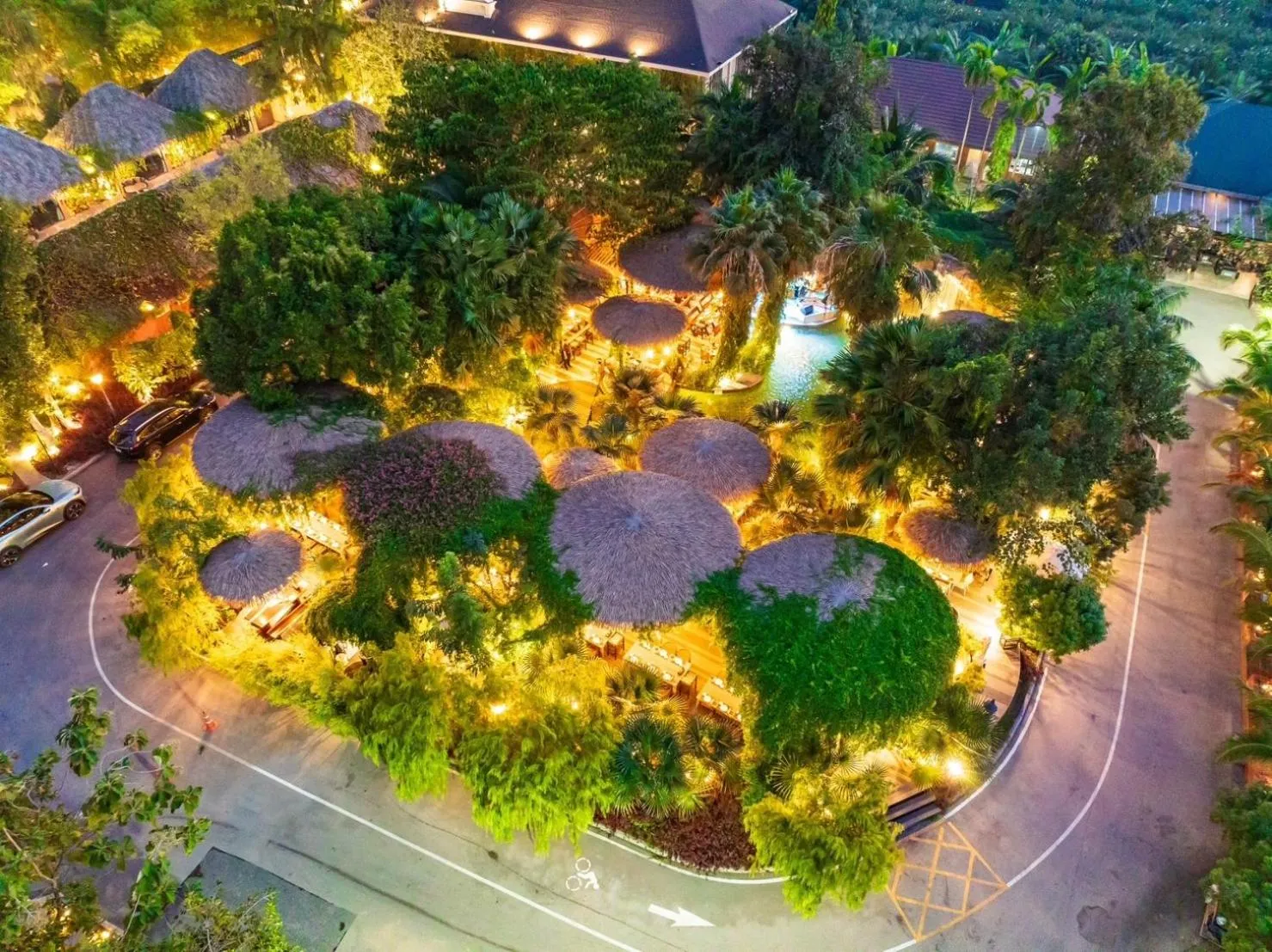 Restaurant/places to eat in Khum Damnoen Resort