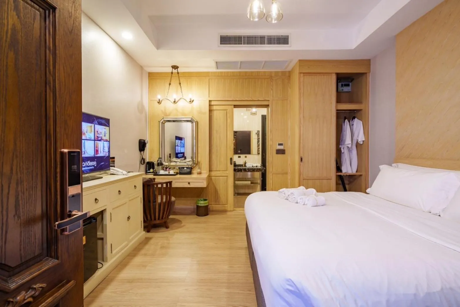 Bed in Khum Damnoen Resort