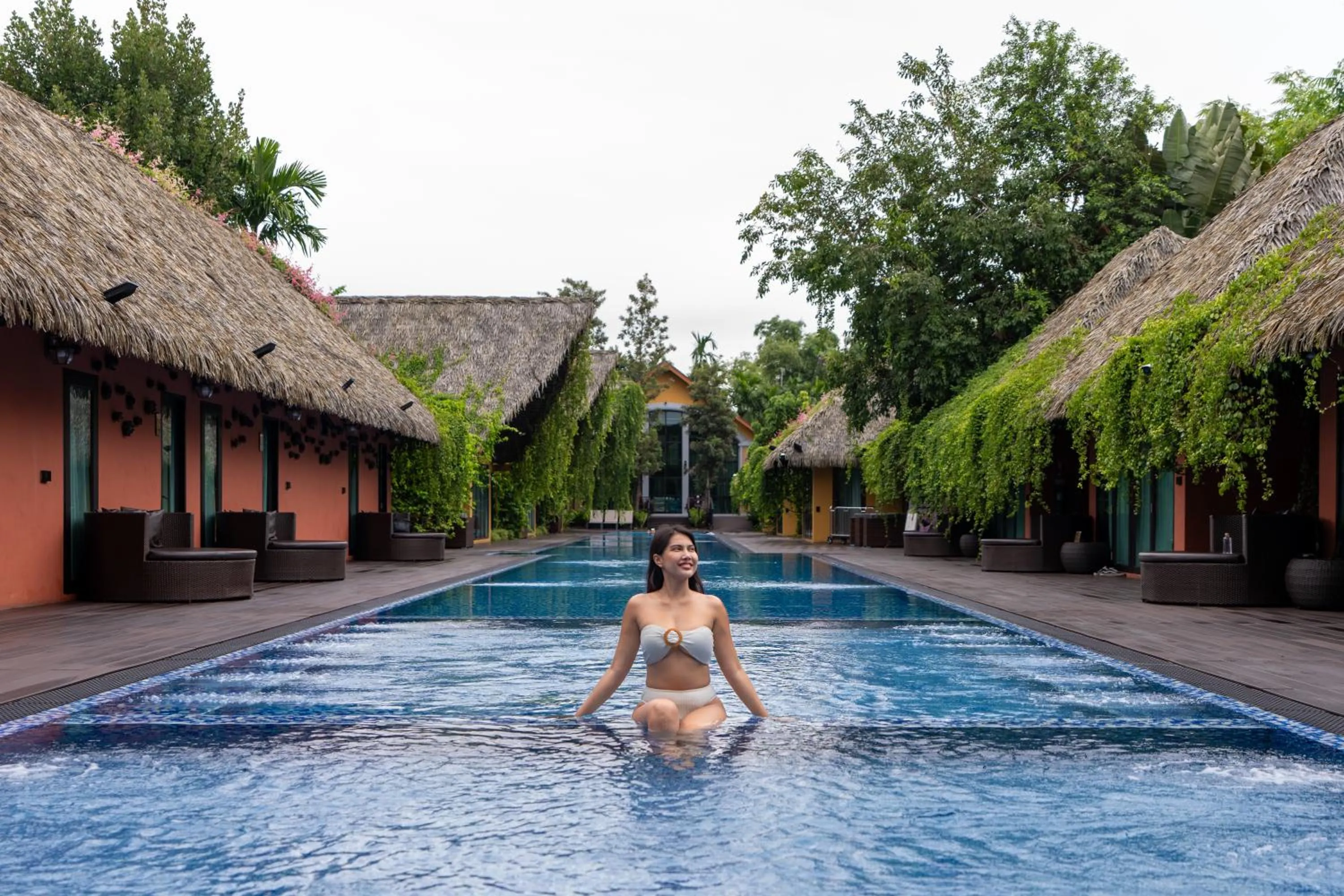 Swimming pool in Khum Damnoen Resort