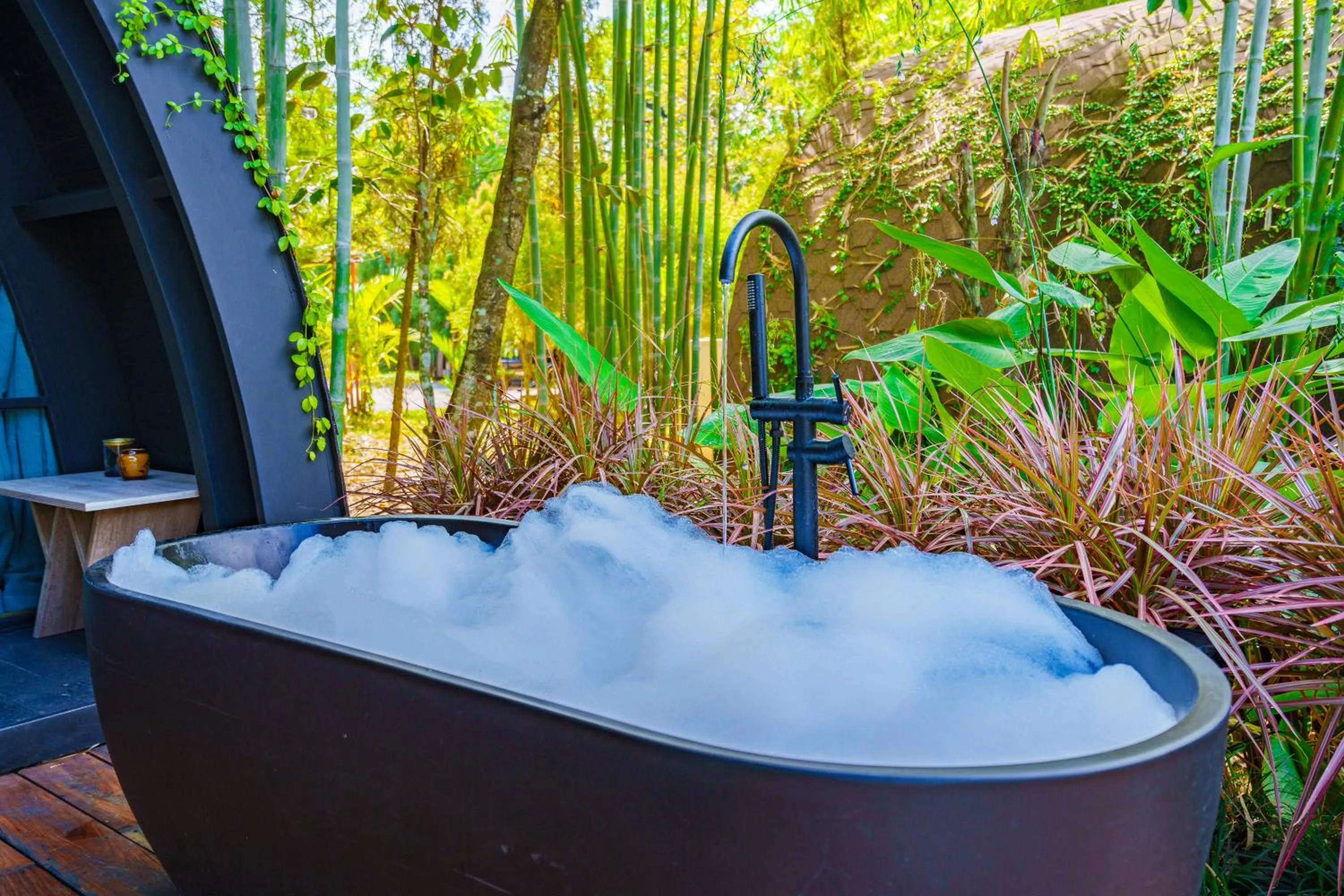 Bath in Khum Damnoen Resort