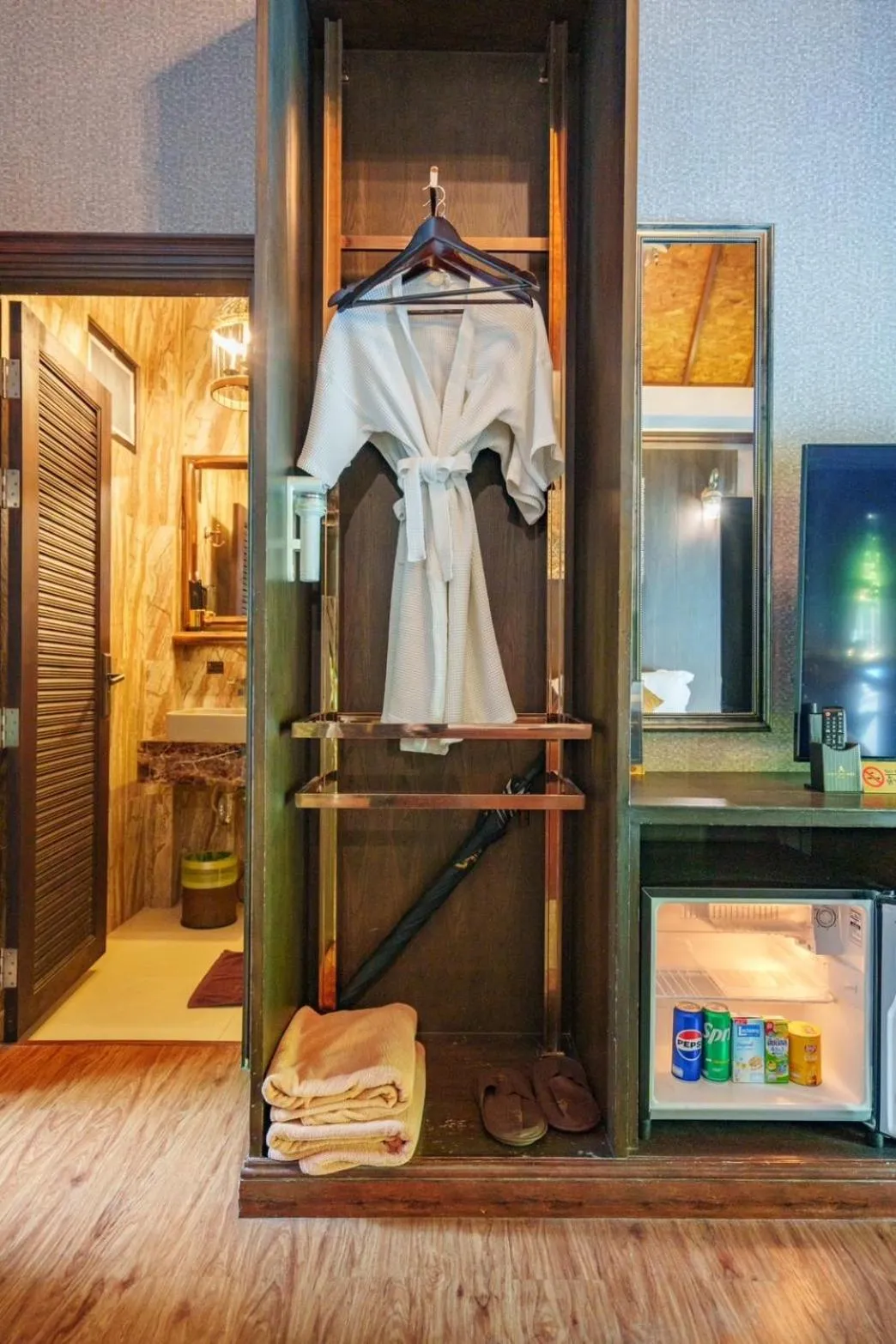 Photo of the whole room in Khum Damnoen Resort