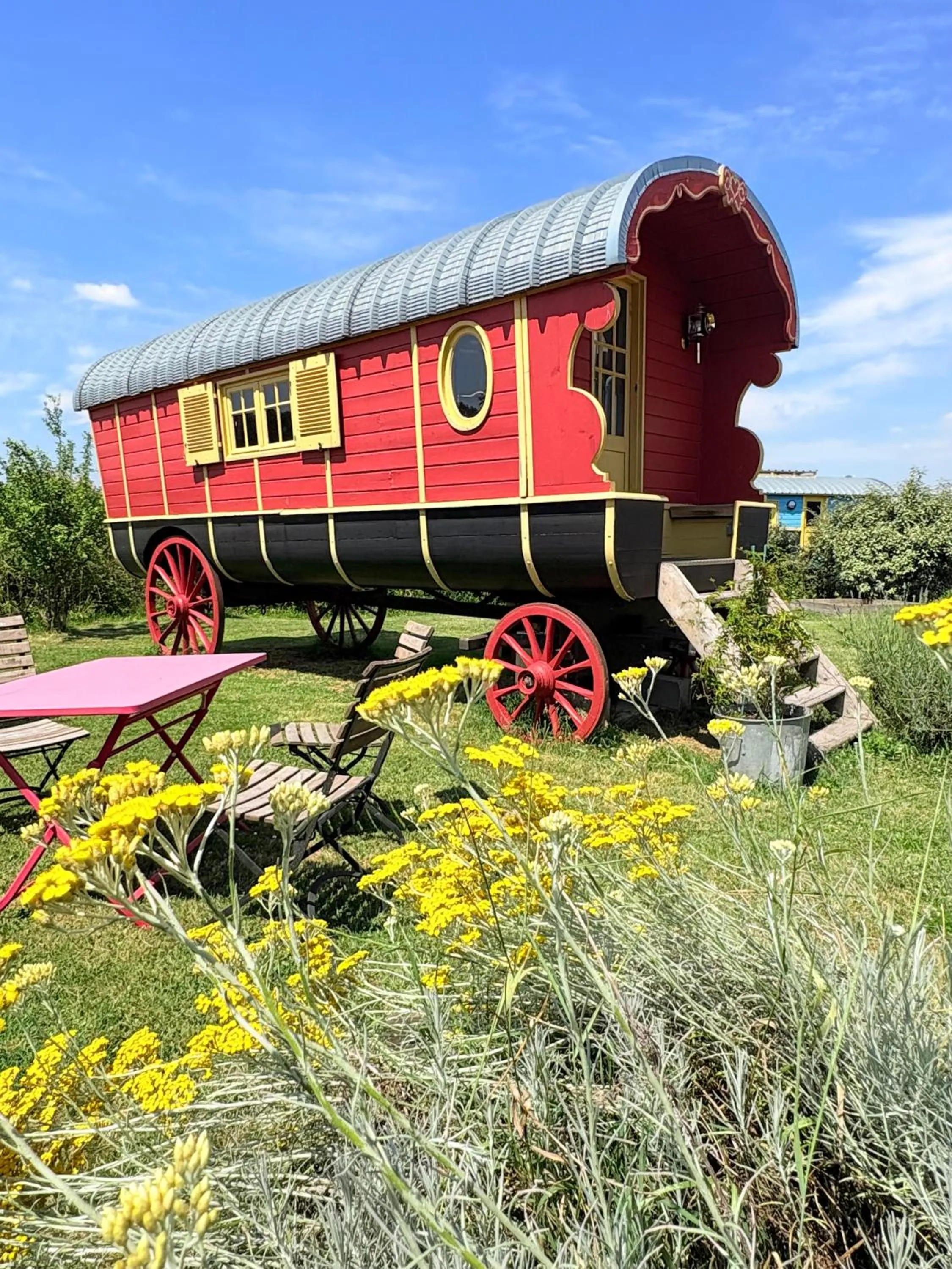Property building in La roulotte Champêtre des Grillots