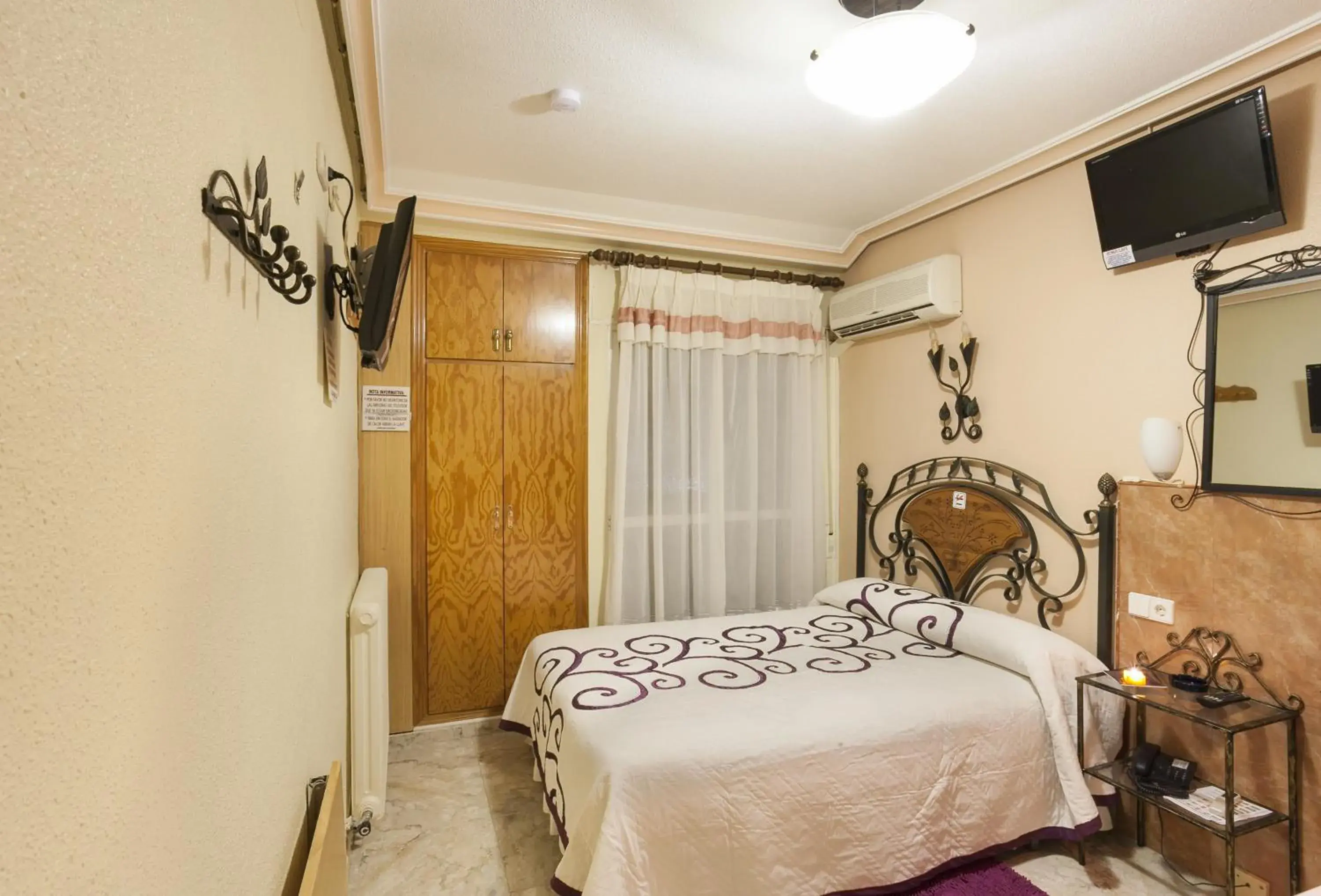 Double Room in Pension San Jose Double Room in Pension San Jose