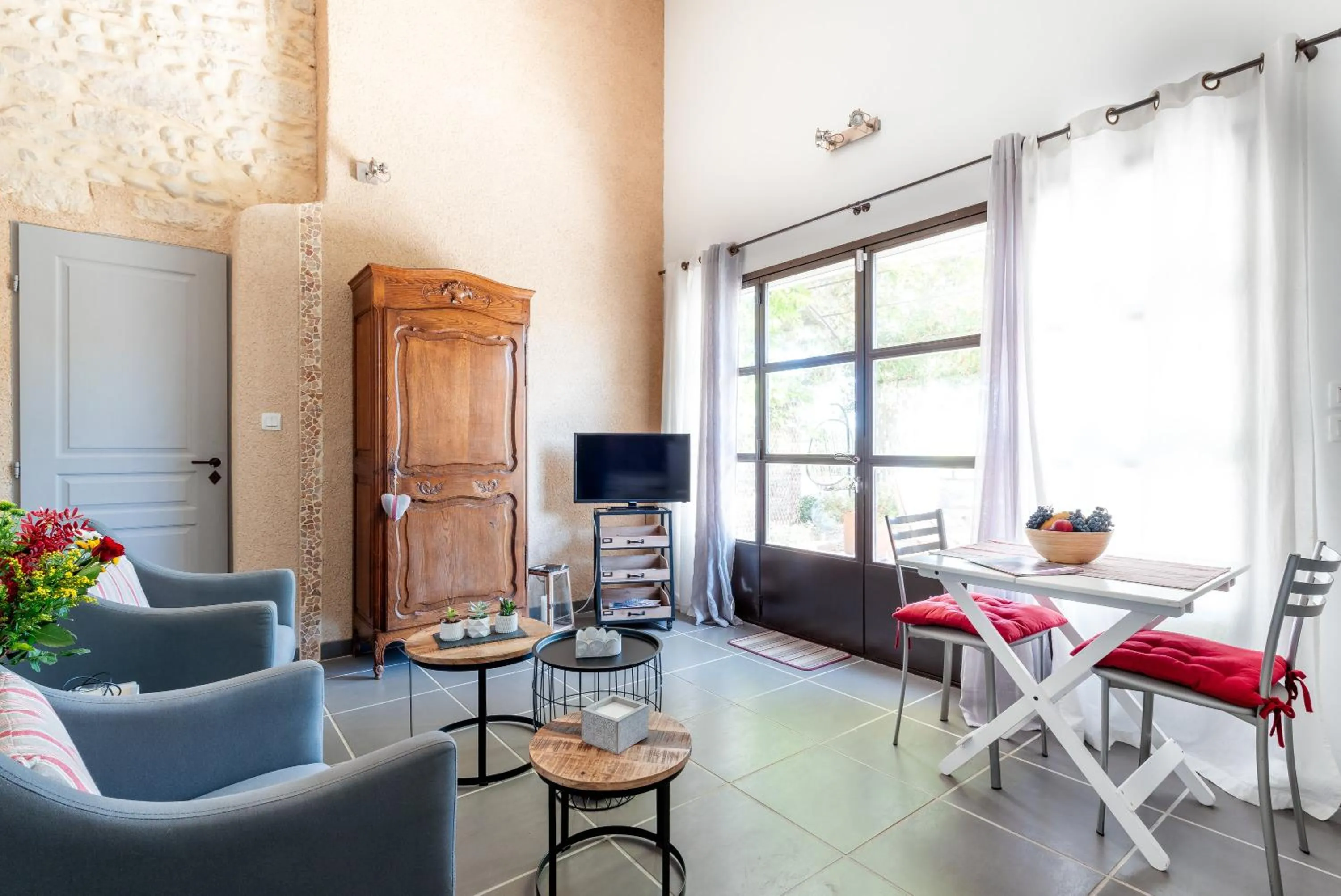 TV and multimedia in Le Domaine de Tini