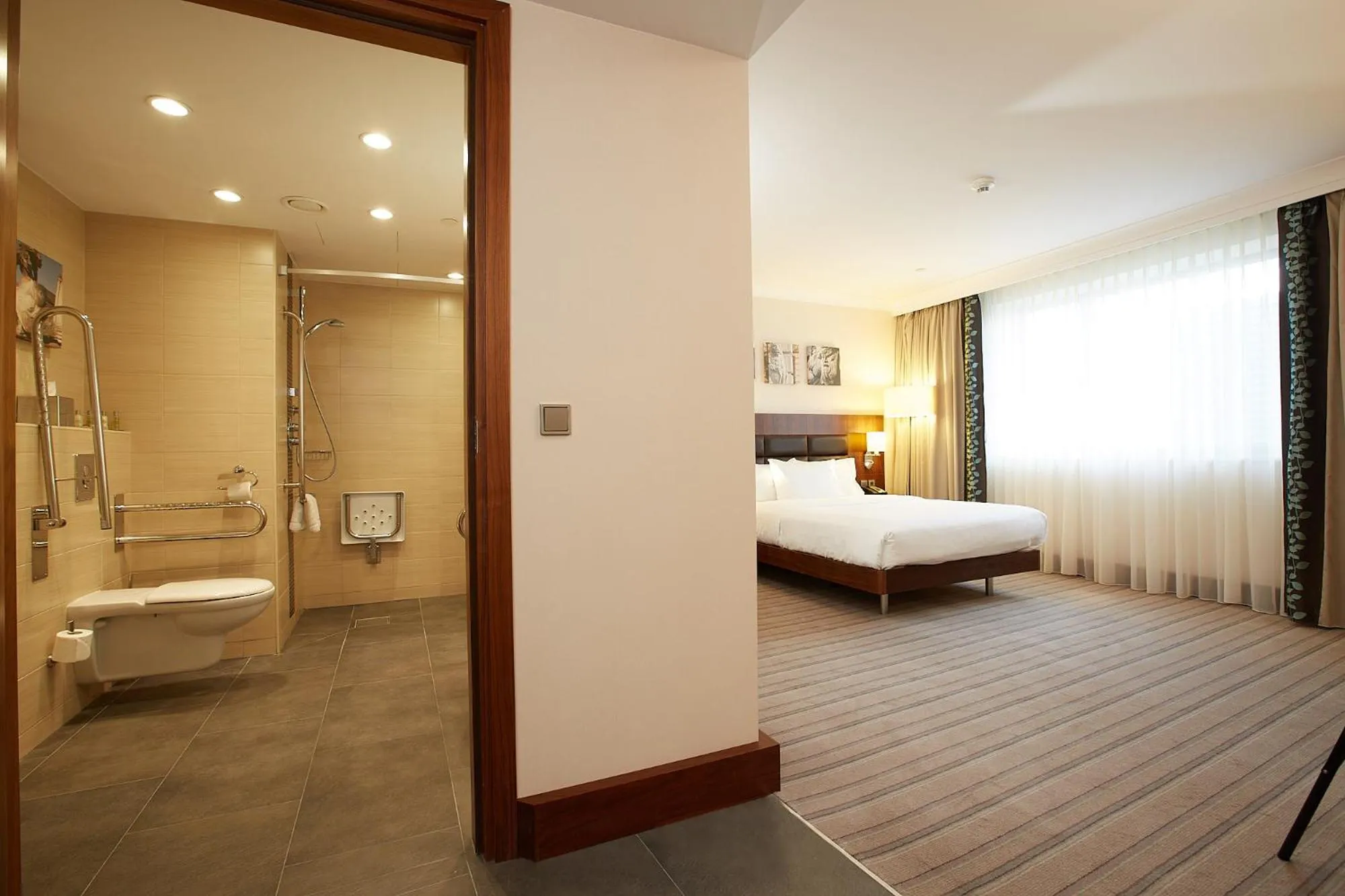 Shower, Bed in Hilton Garden Inn Rzeszów