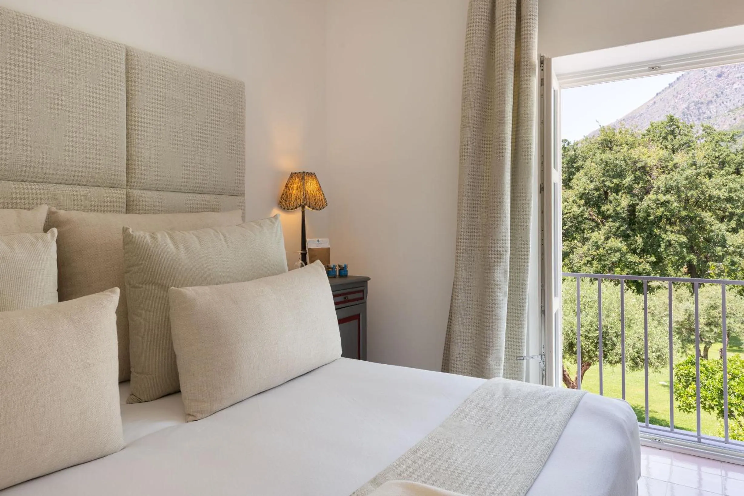 Bed in Santavenere Hotel