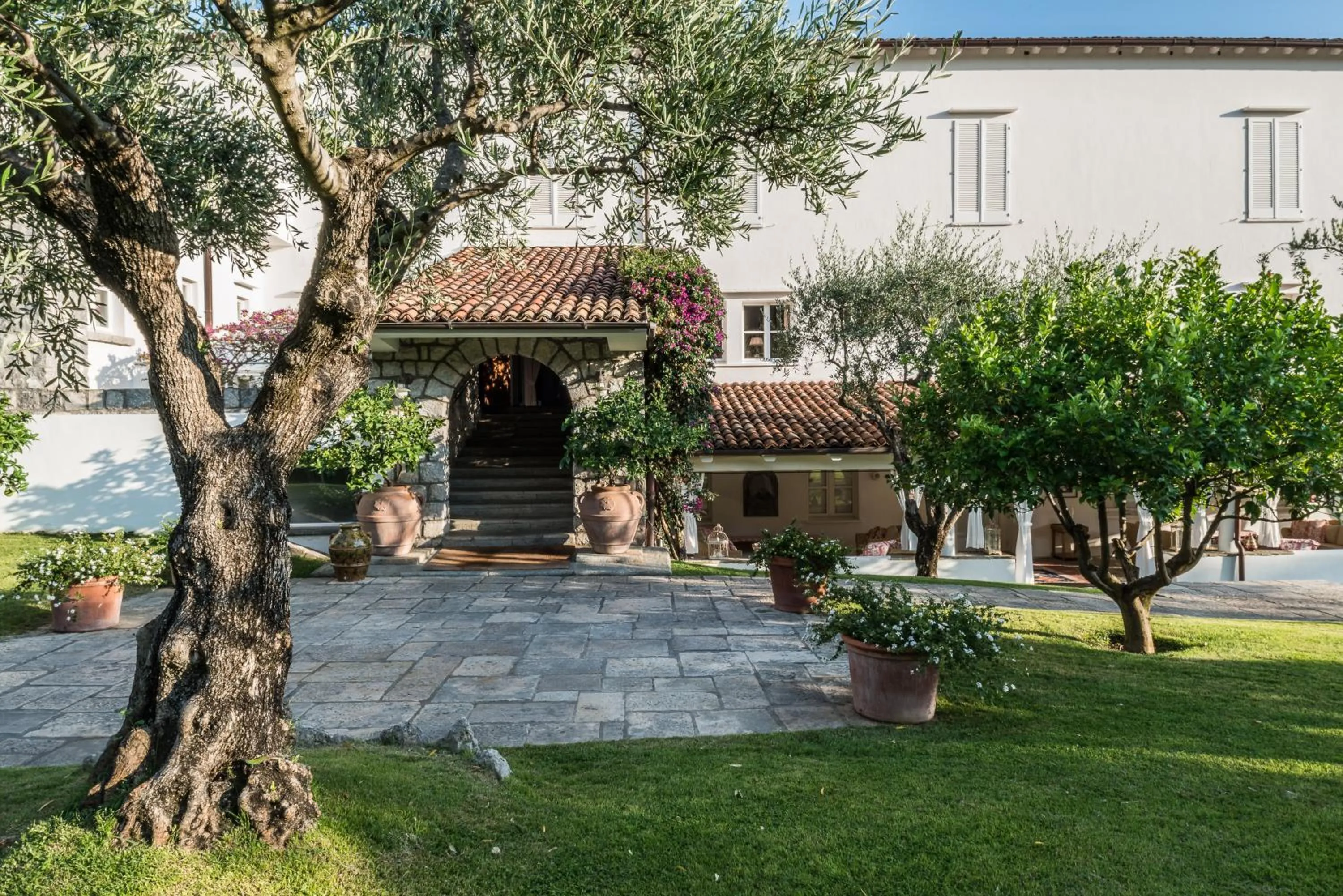 Facade/entrance in Santavenere Hotel