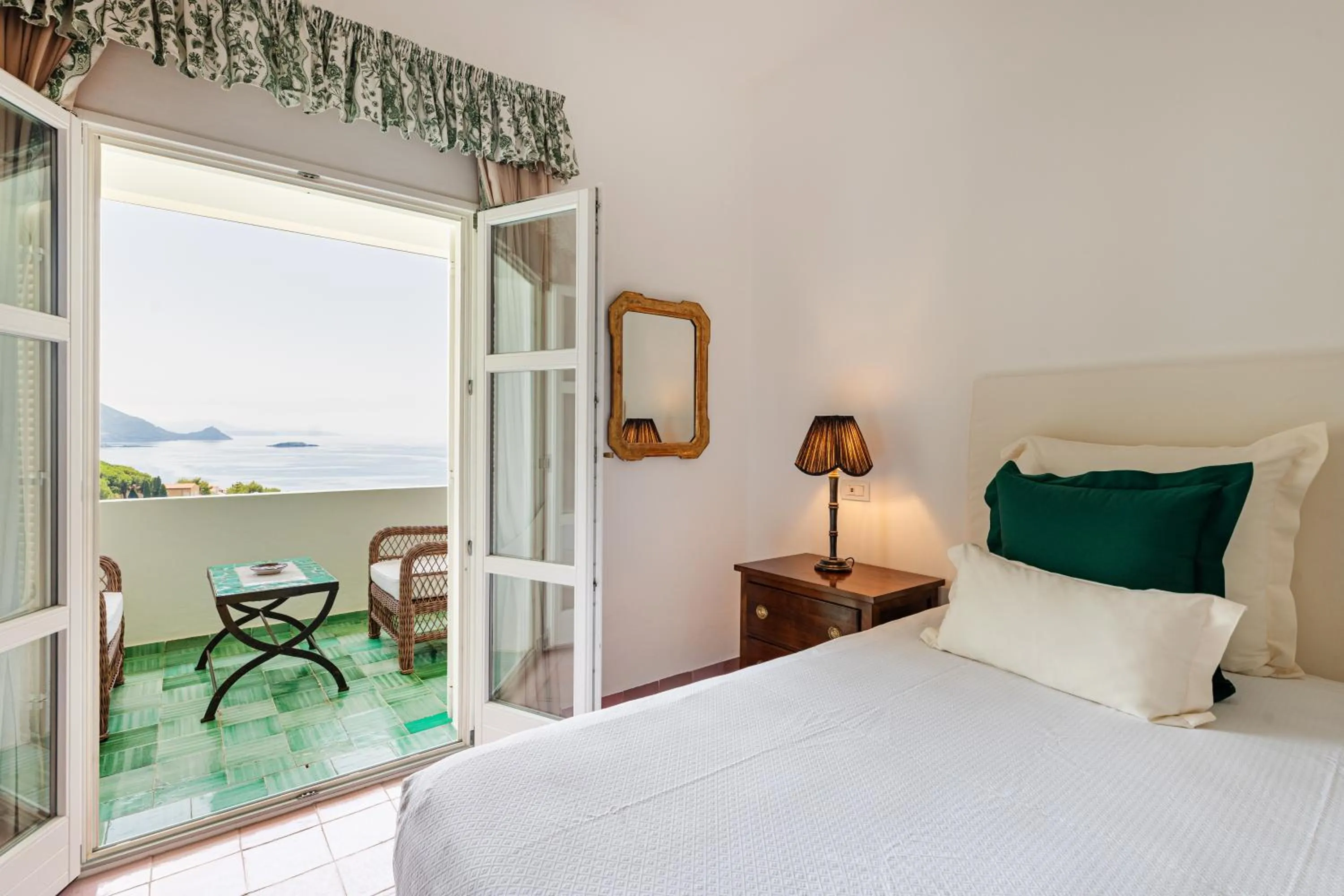 Bed in Santavenere Hotel