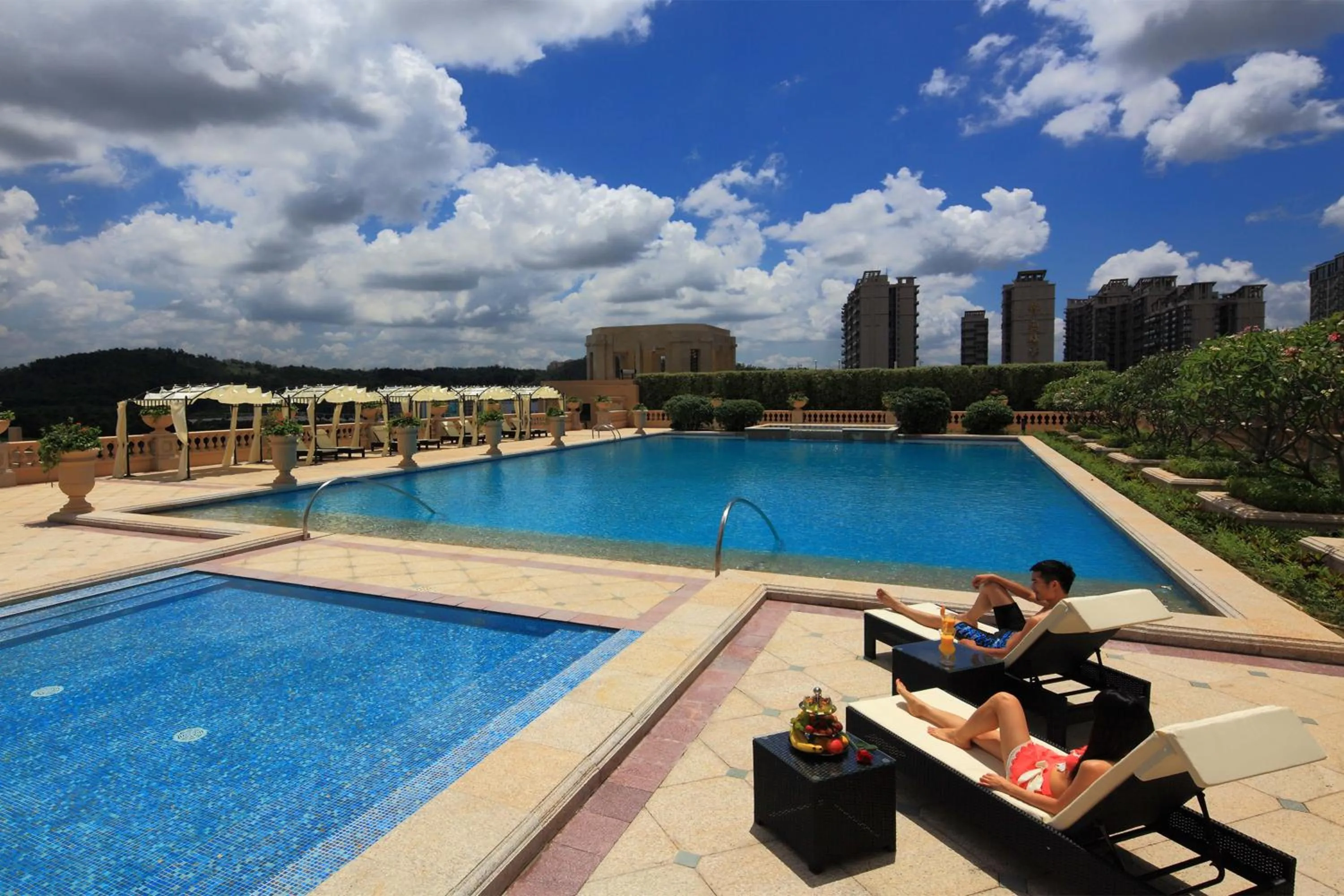 Swimming pool in The COLI Hotel Shenzhen
