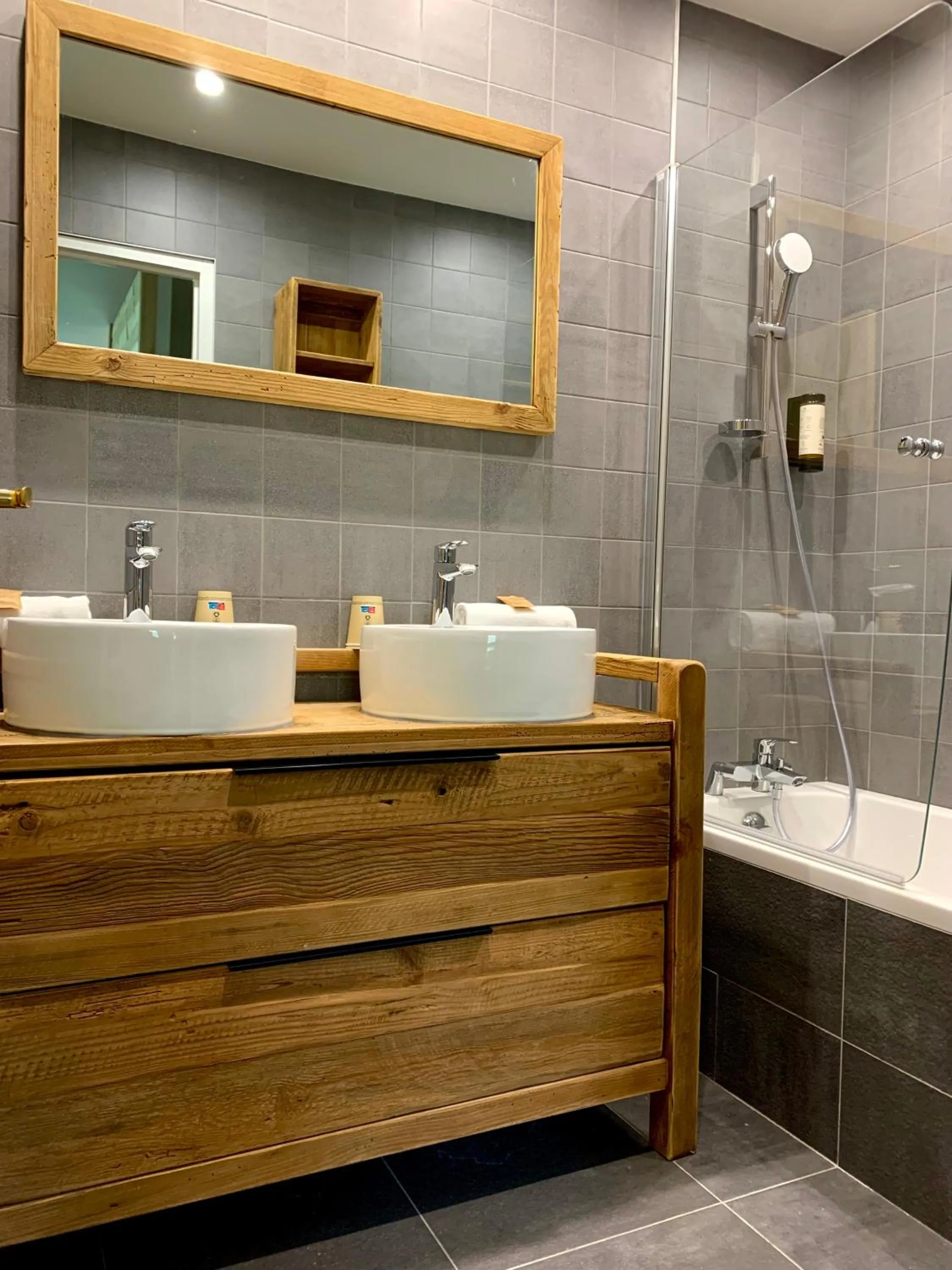 Bathroom in Hotel Lac Bleu 1650