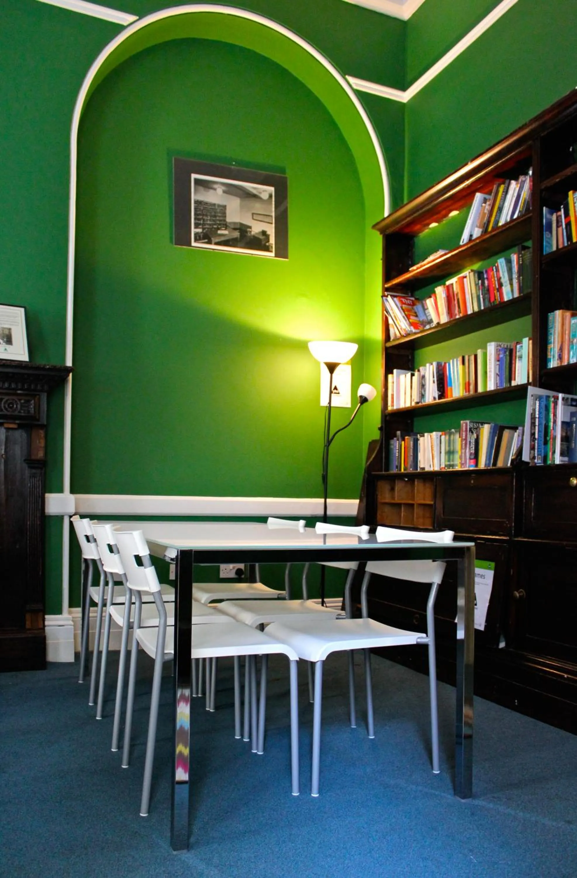 Library in YHA London St Paul's
