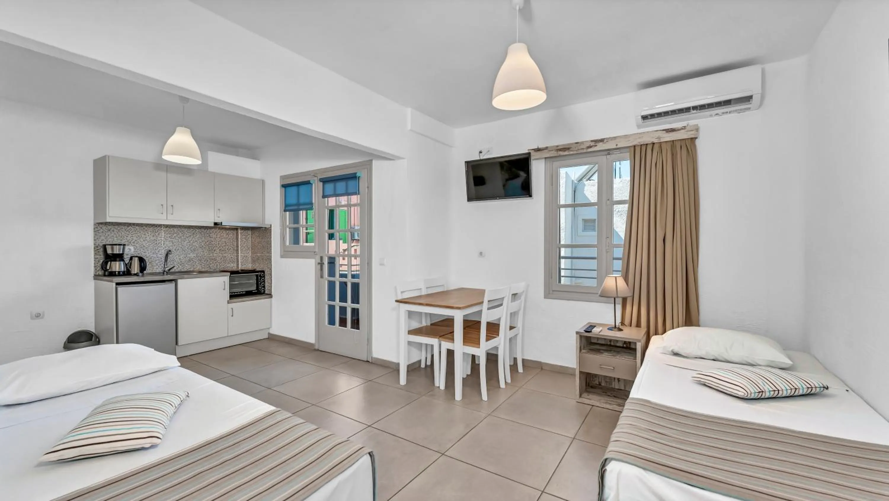 TV and multimedia, Bed in Evina Rooms & Suites