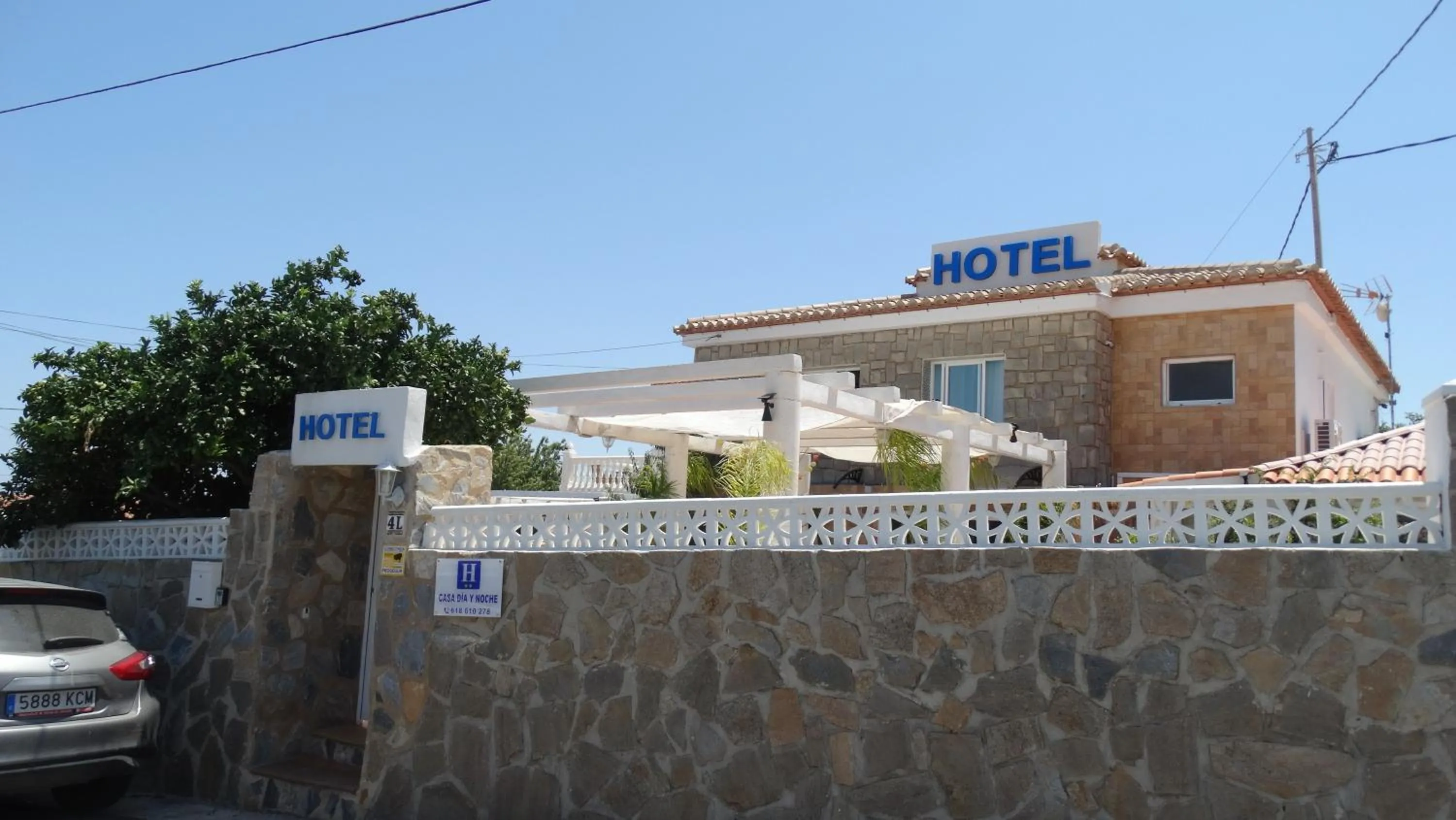 Property building in Hotel Casa Día y Noche