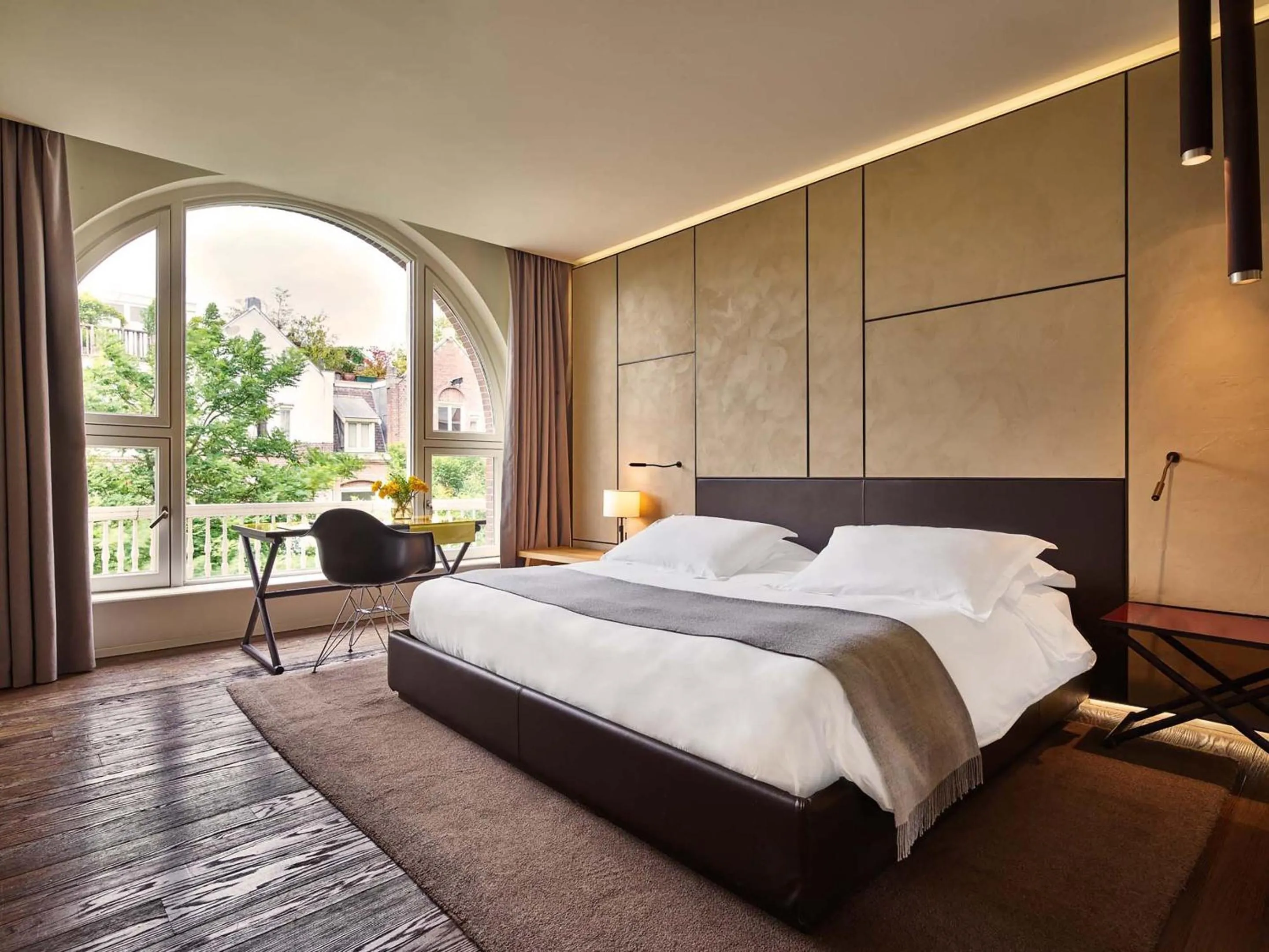Bedroom, Bed in Conservatorium Hotel - Operated by Mandarin Oriental