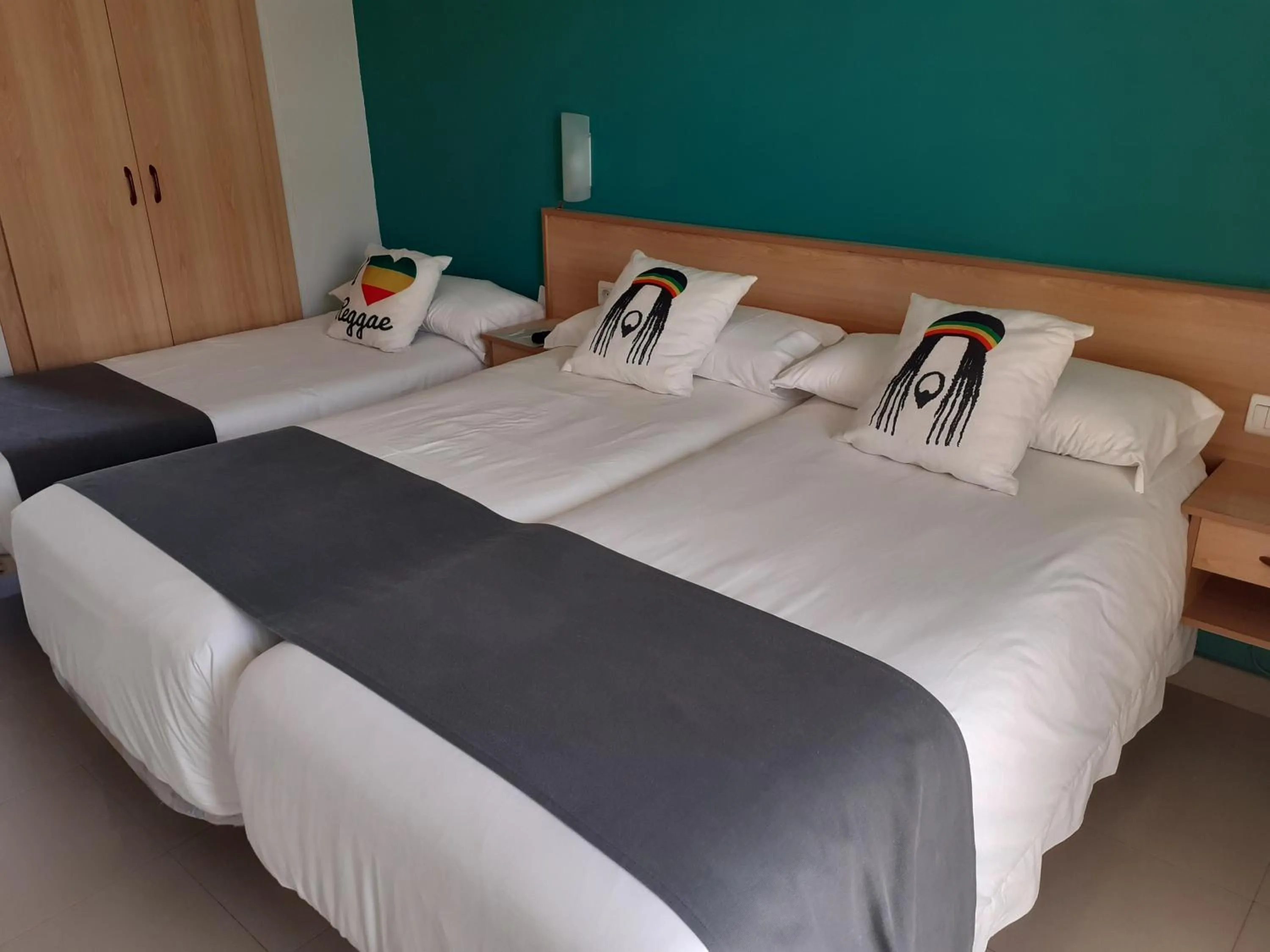 Bed in Hotel Clibomar Jamaica