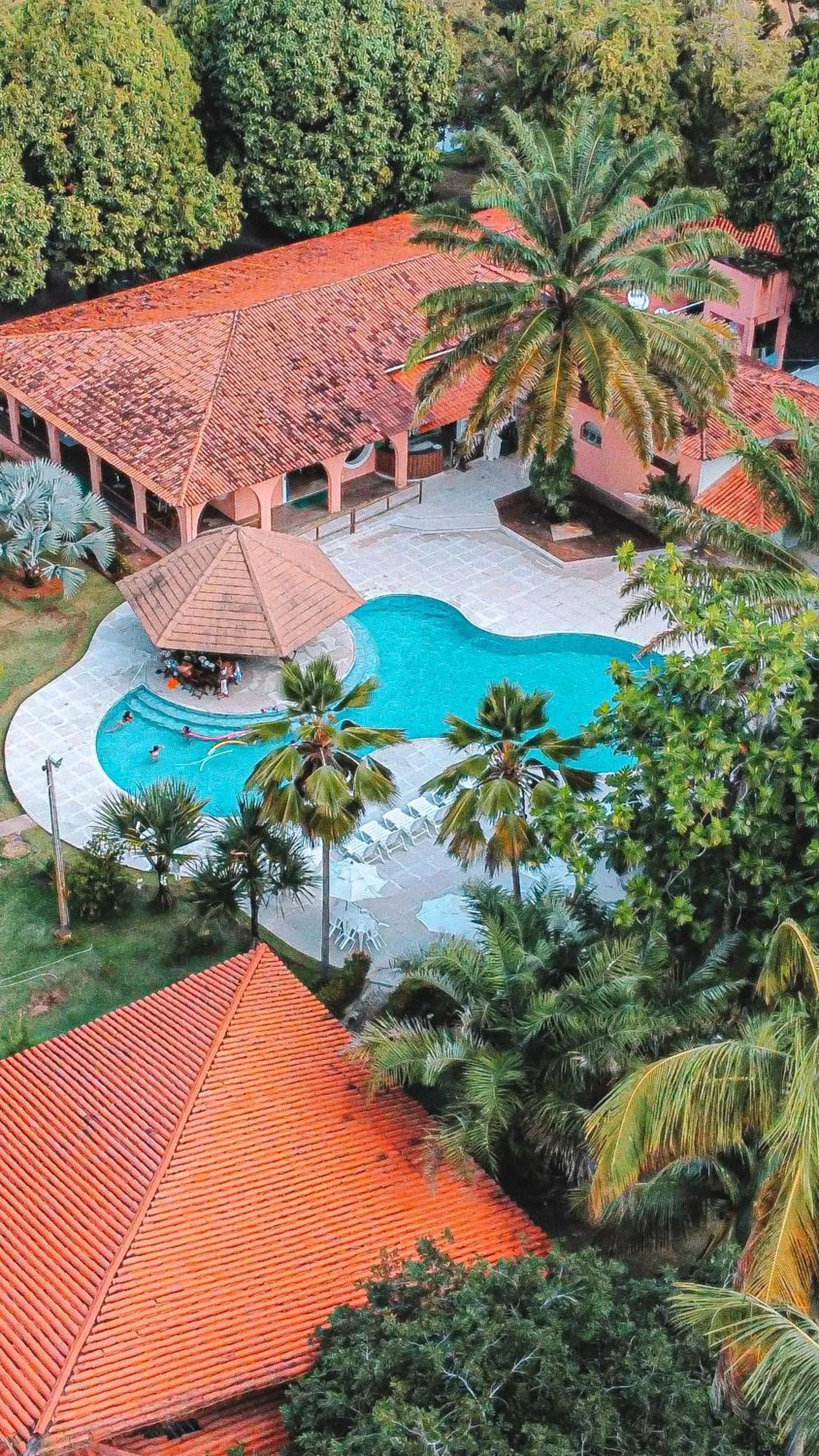 Swimming pool in Eco Pousada Paraíso dos Coqueirais