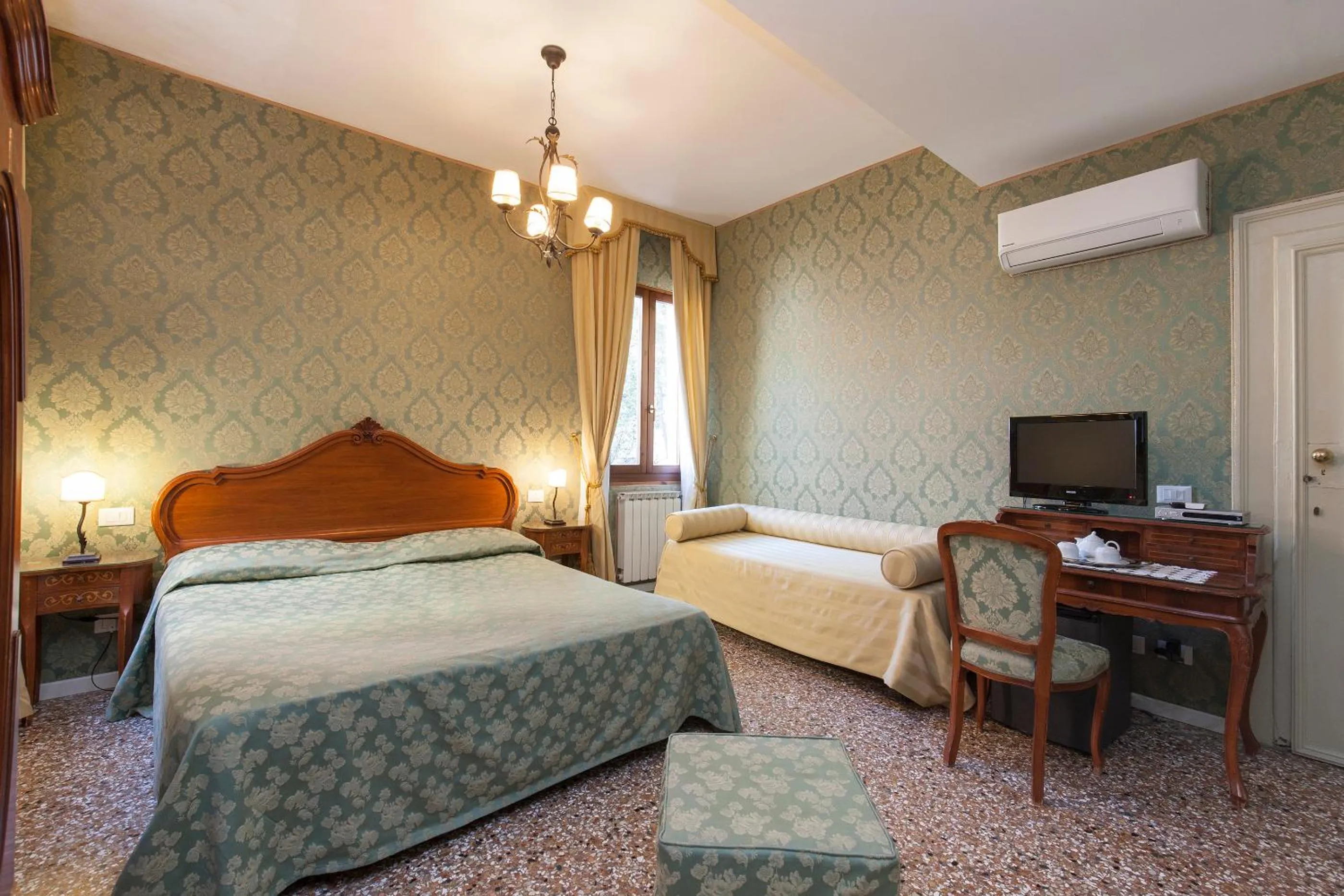 Bed in B&B Al Palazzetto