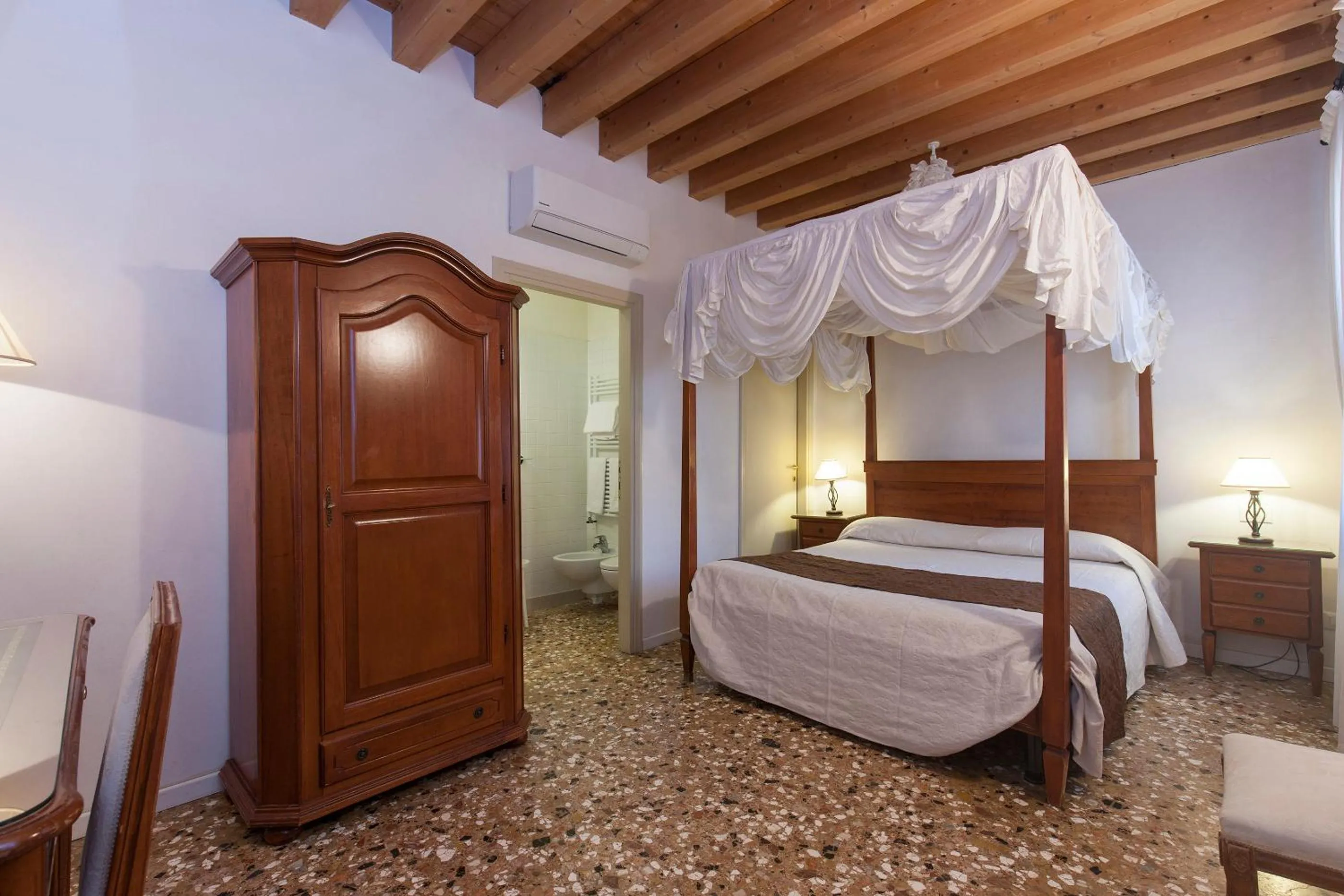 Bed in B&B Al Palazzetto