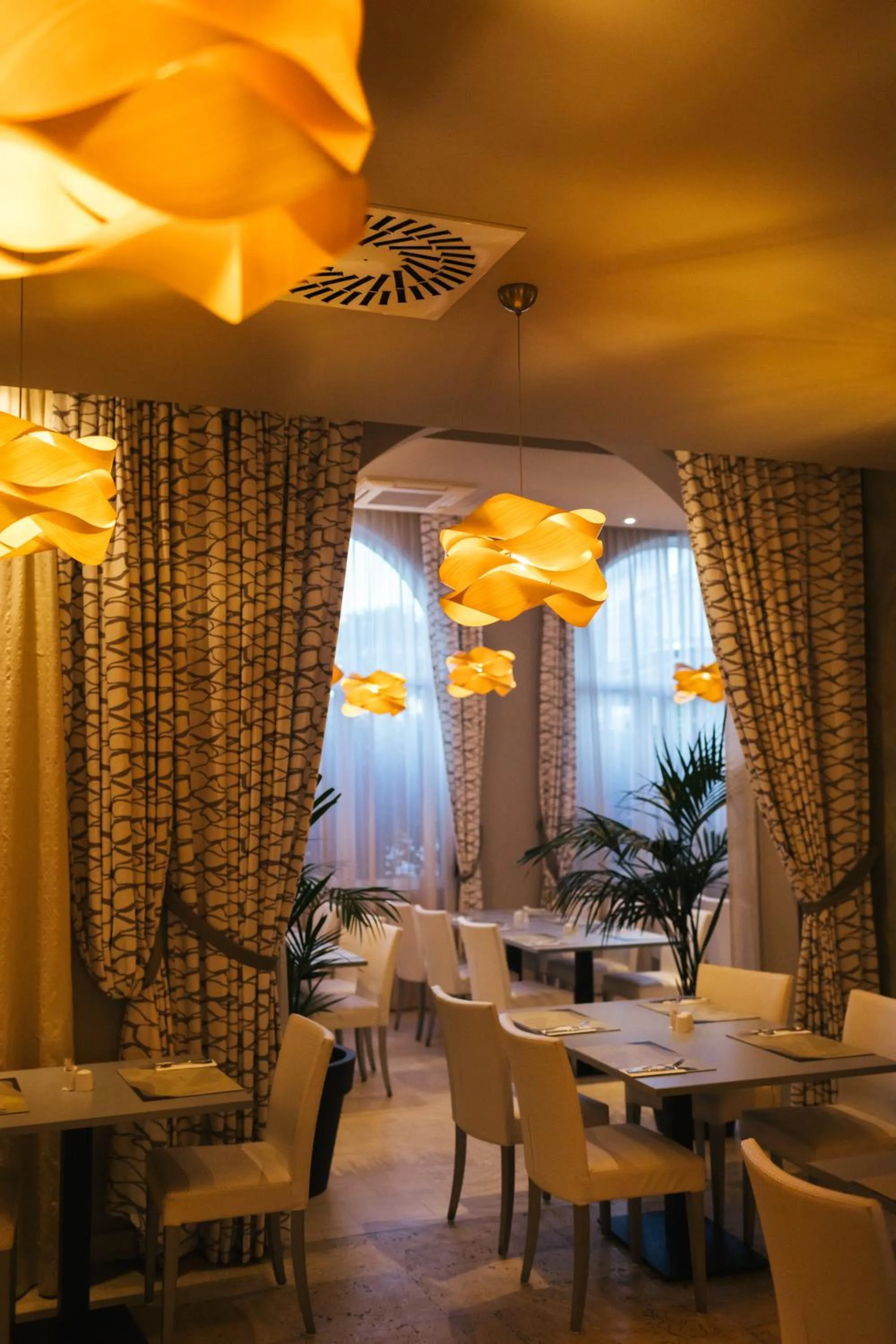 Restaurant/places to eat in Hotel Palma