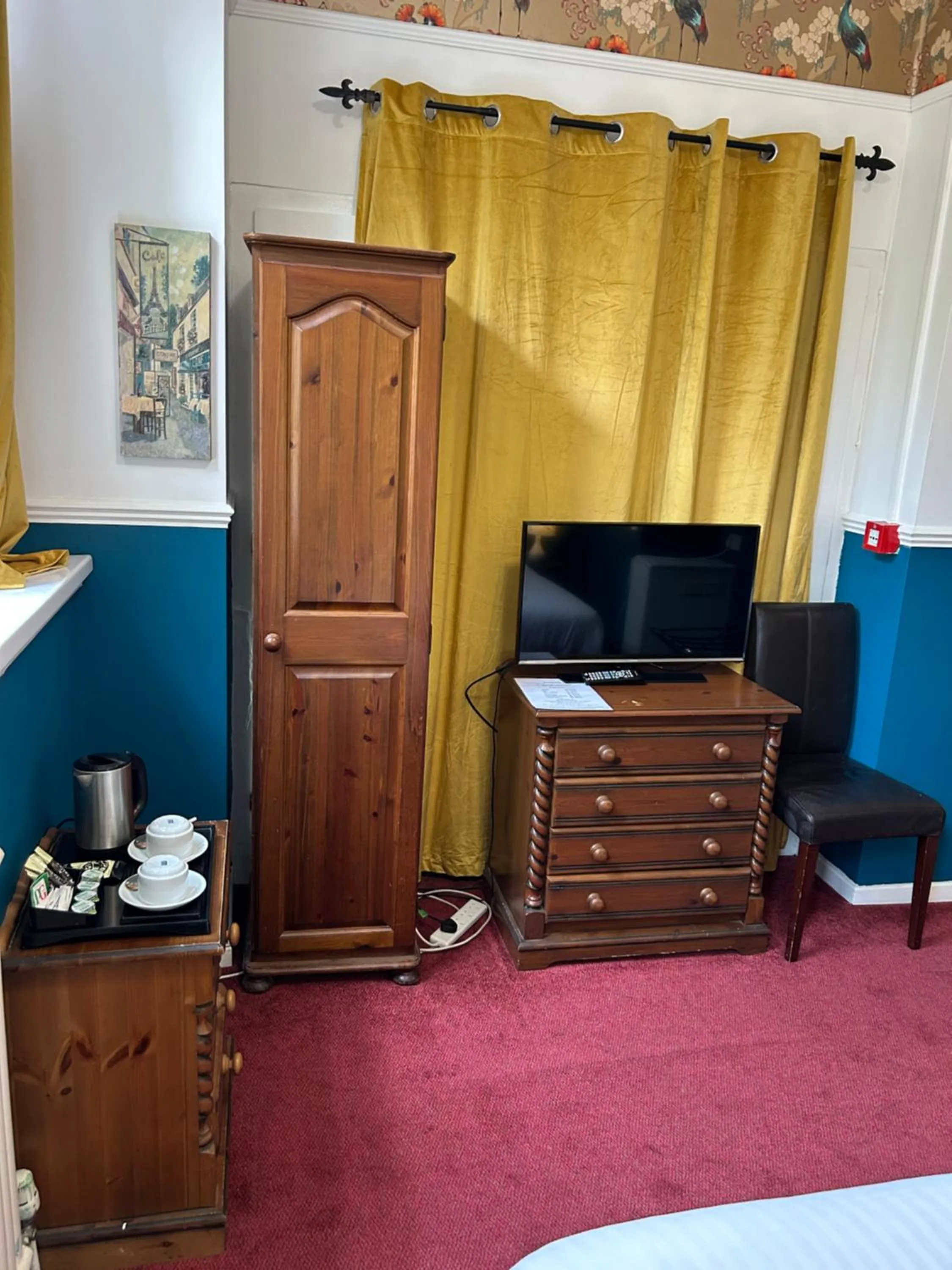 Bed in Barons Court Hotel