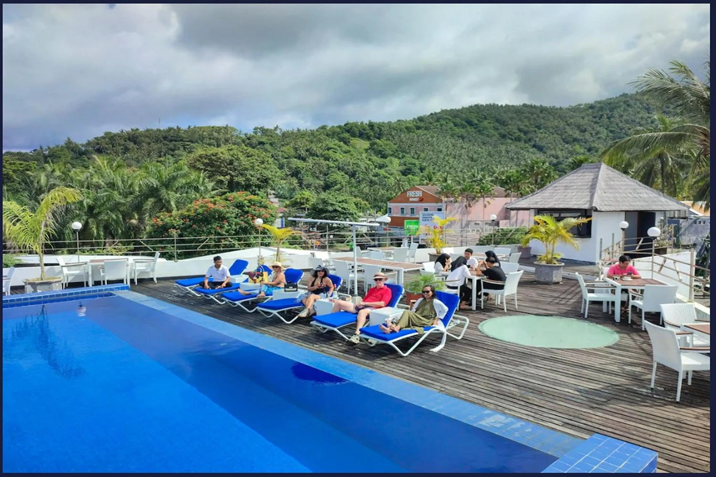 Swimming pool in Taman Unique Hotel Senggigi