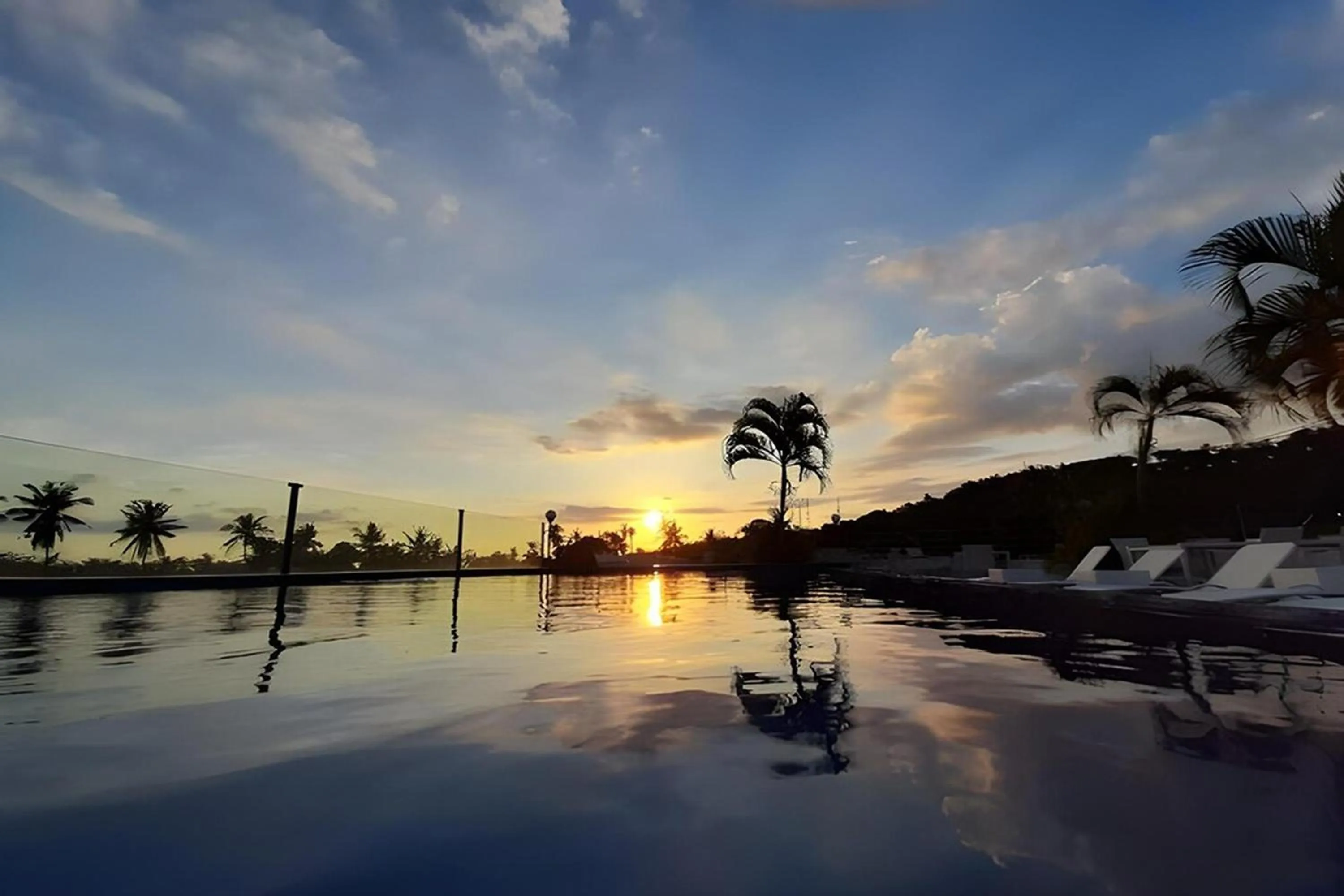 Swimming pool in Taman Unique Hotel Senggigi