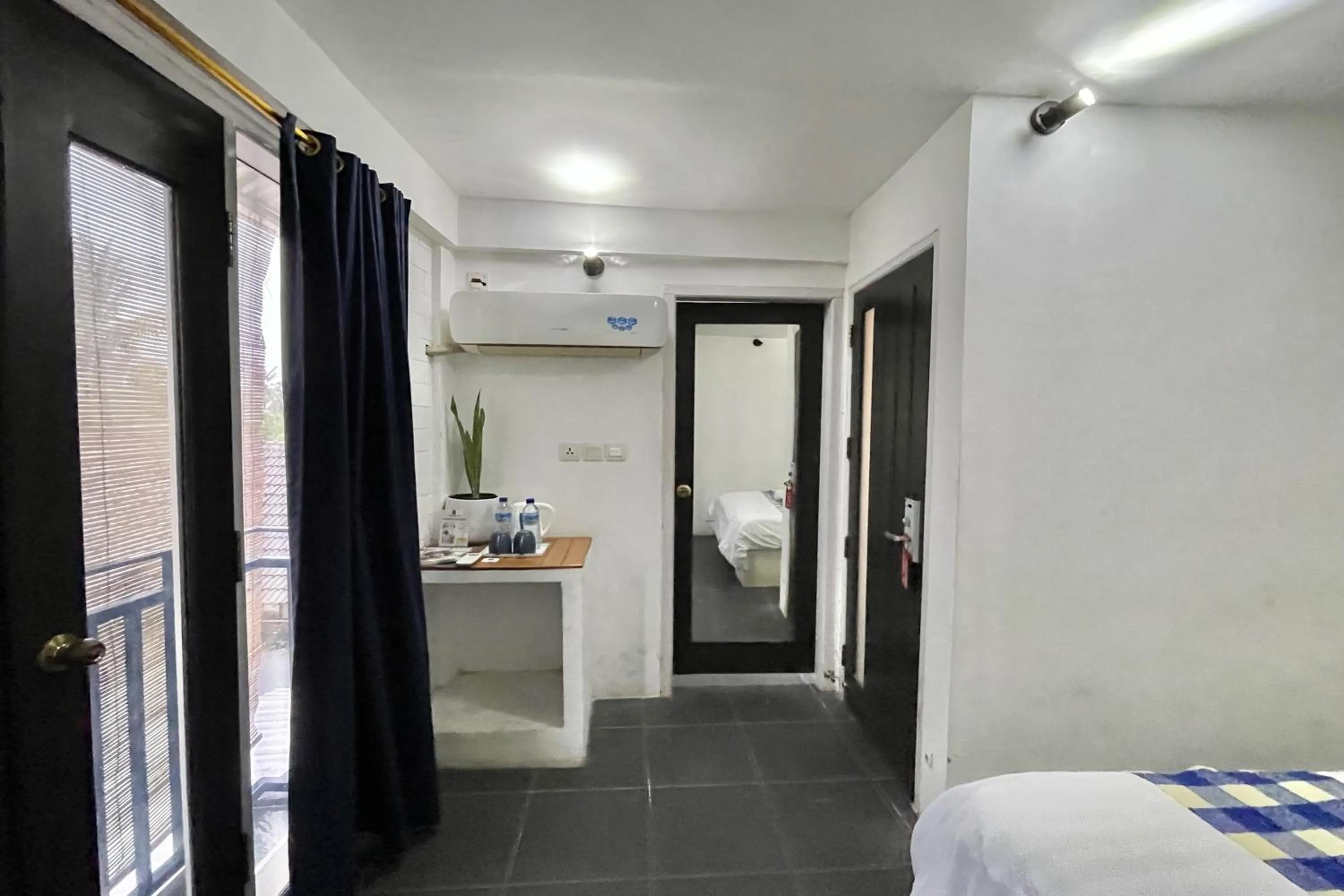 Photo of the whole room, Bed in Taman Unique Hotel Senggigi