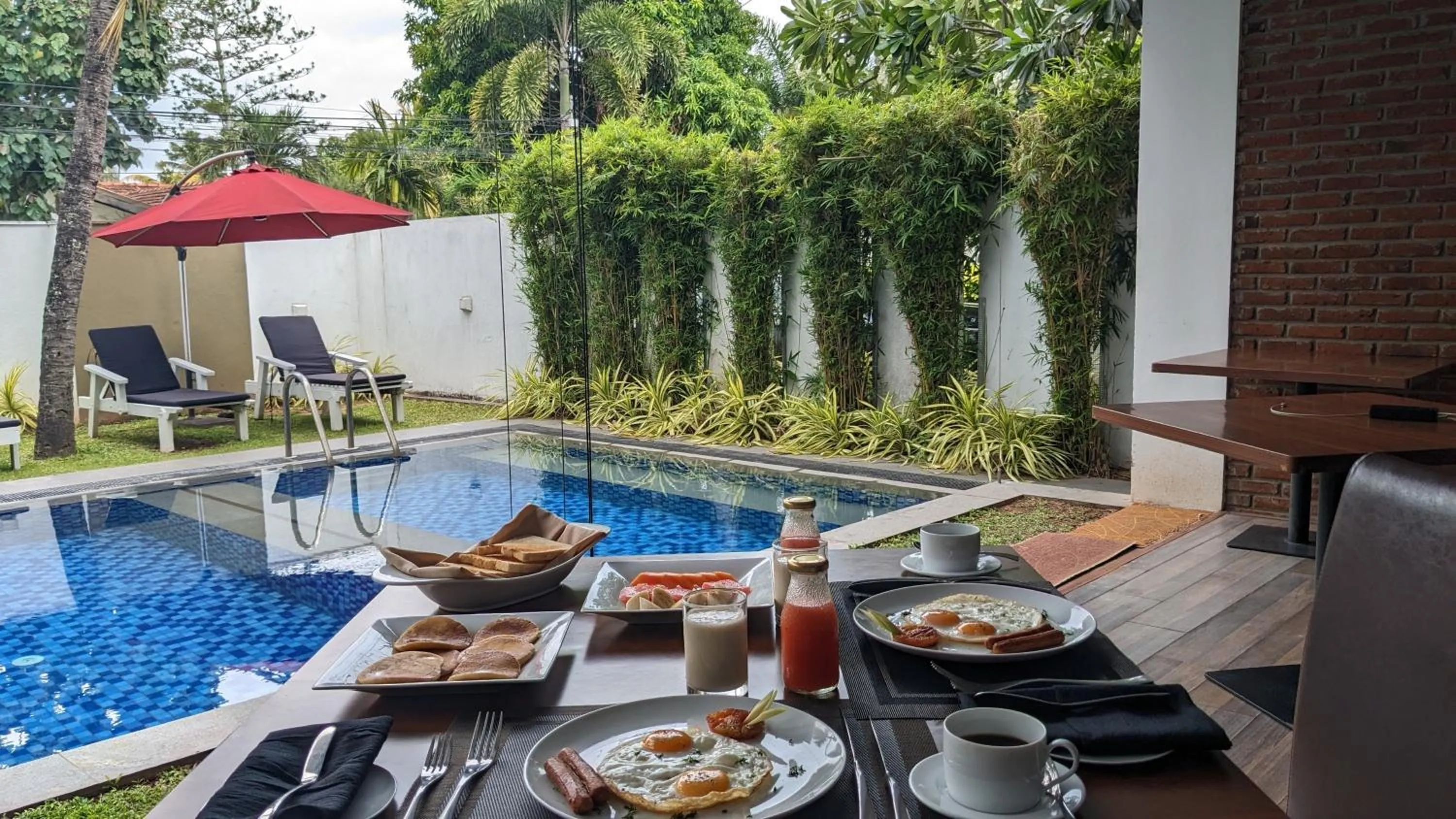 Dining area in Daffodils Beach Negombo