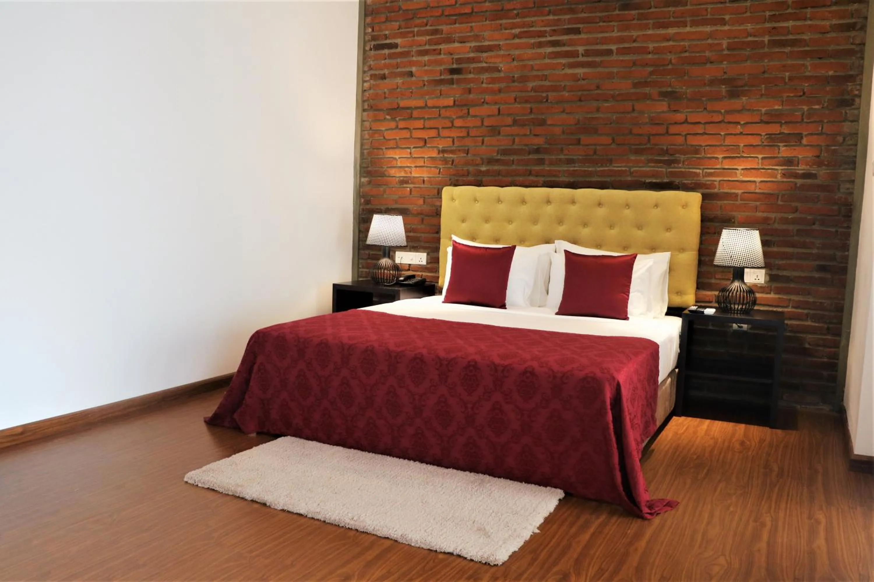 Photo of the whole room, Bed in Daffodils Beach Negombo