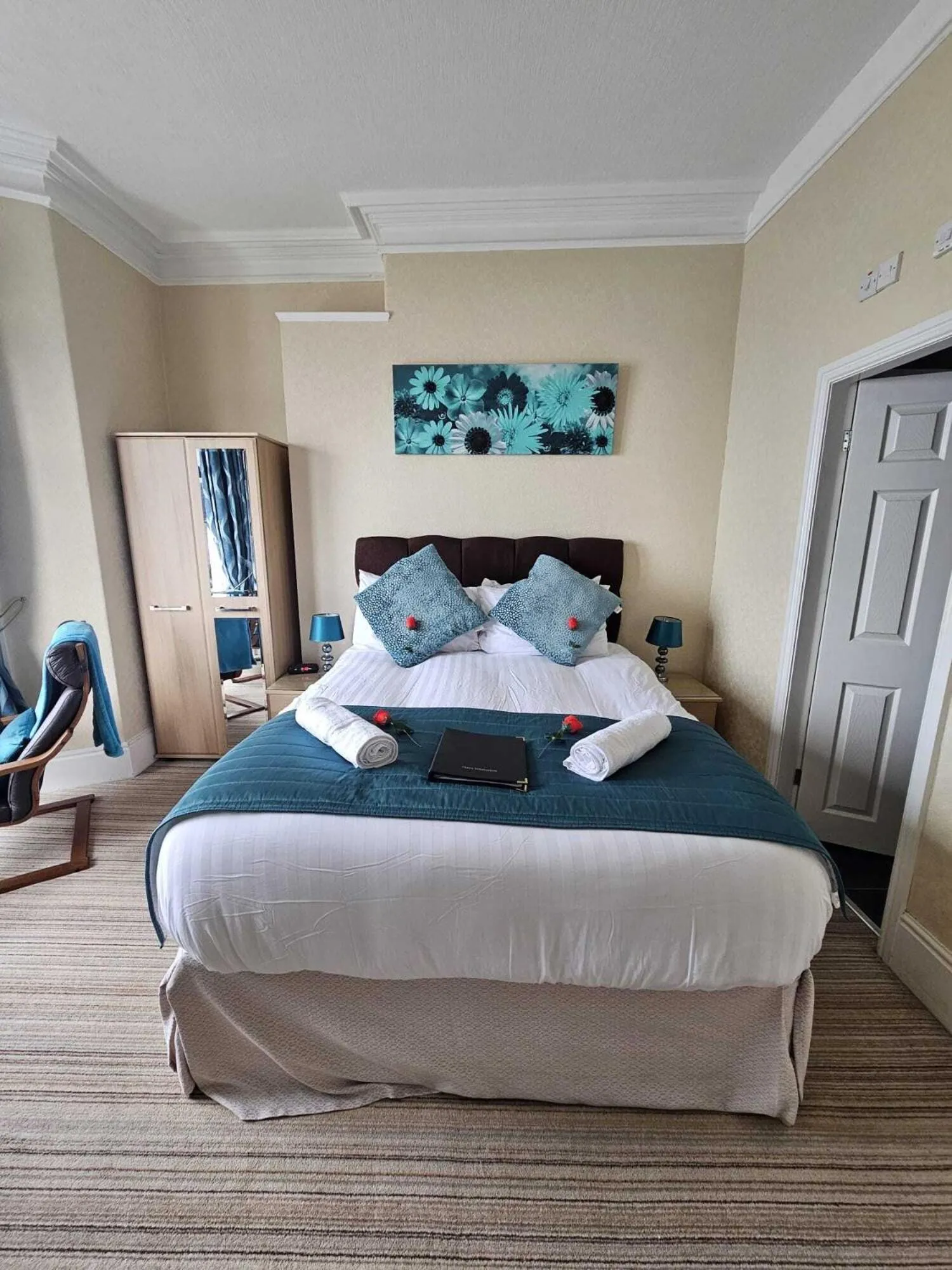 Bedroom, Bed in St. Hilary Guest House