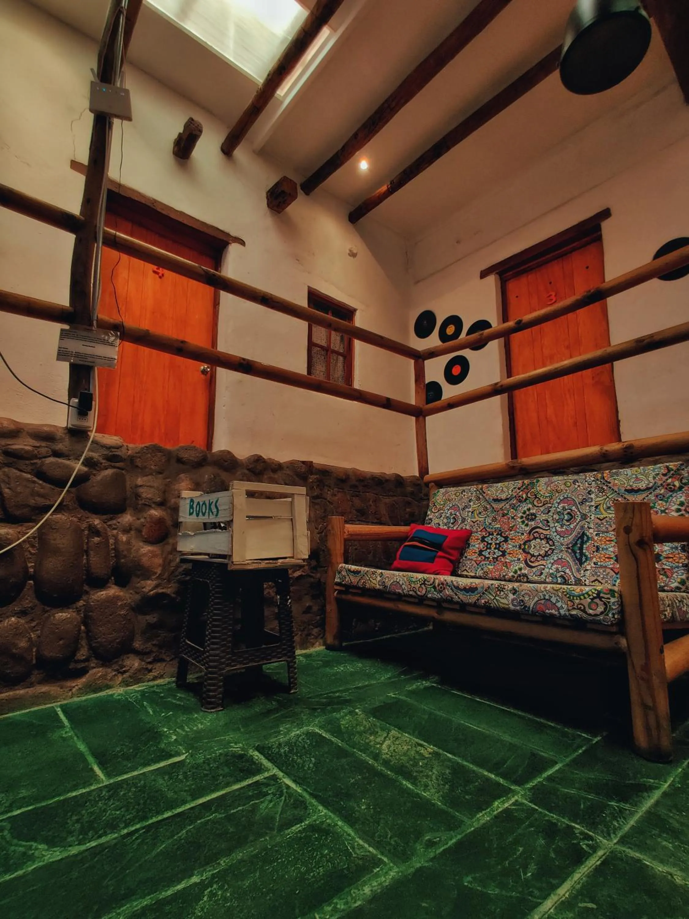 Communal lounge/ TV room in Rey Lagarto Hostel
