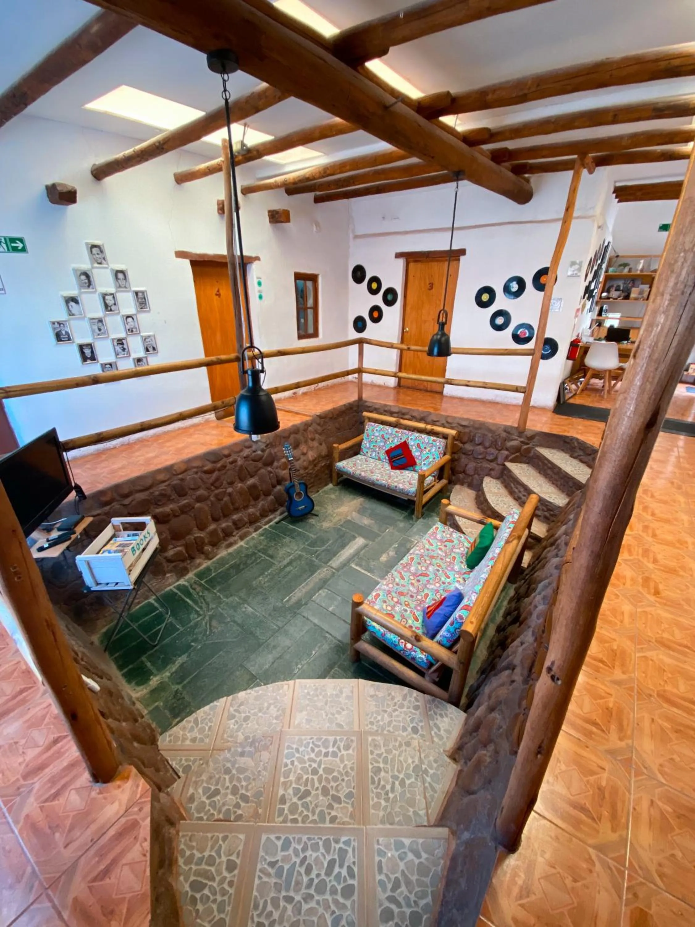 Communal lounge/ TV room in Rey Lagarto Hostel