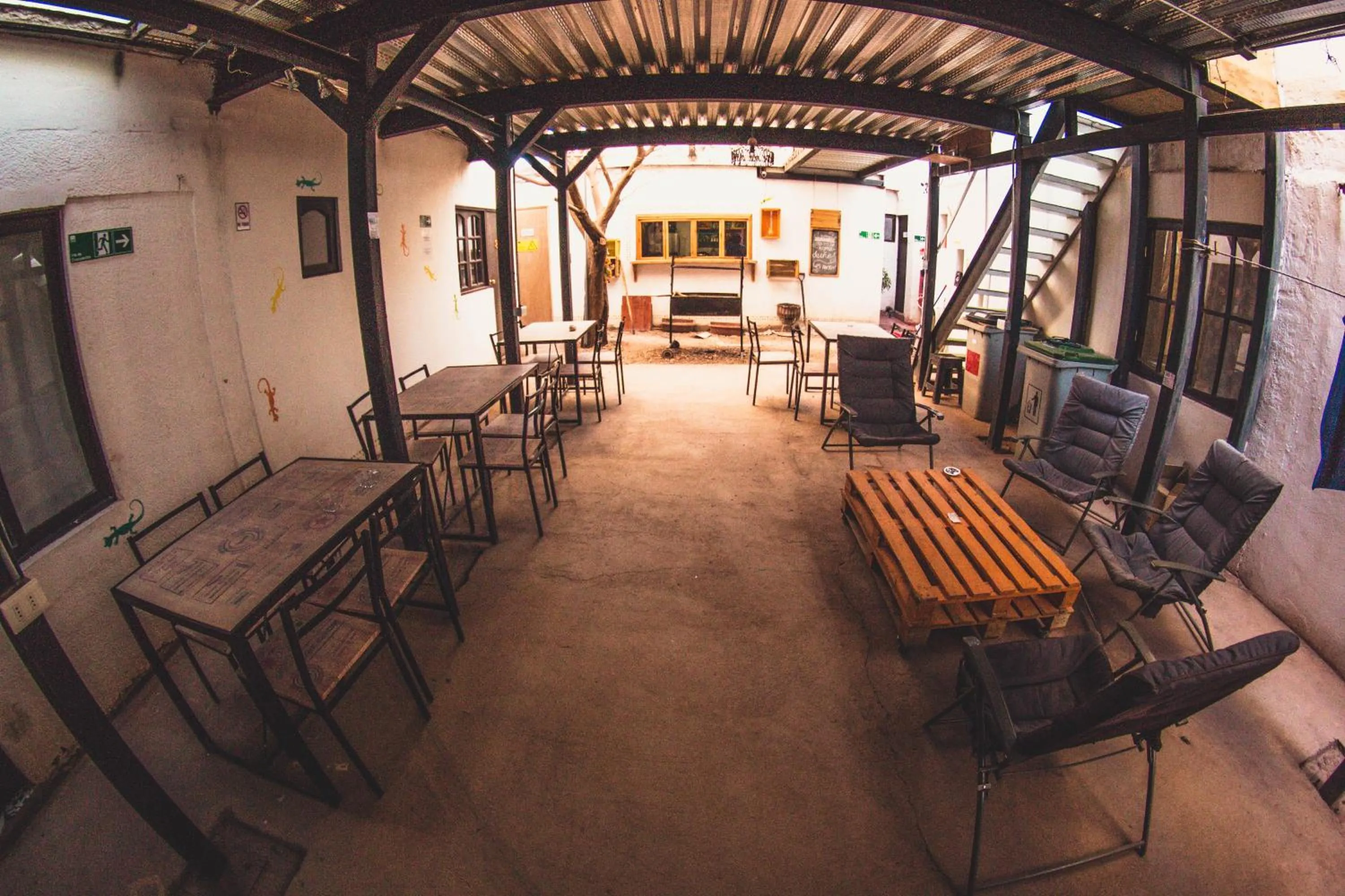 Patio in Rey Lagarto Hostel