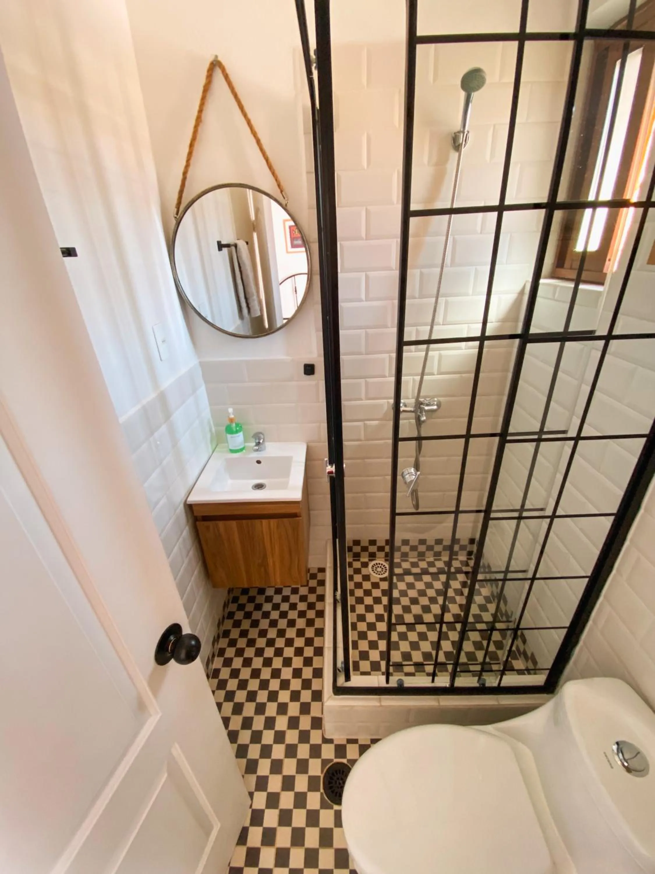 Shower in Rey Lagarto Hostel