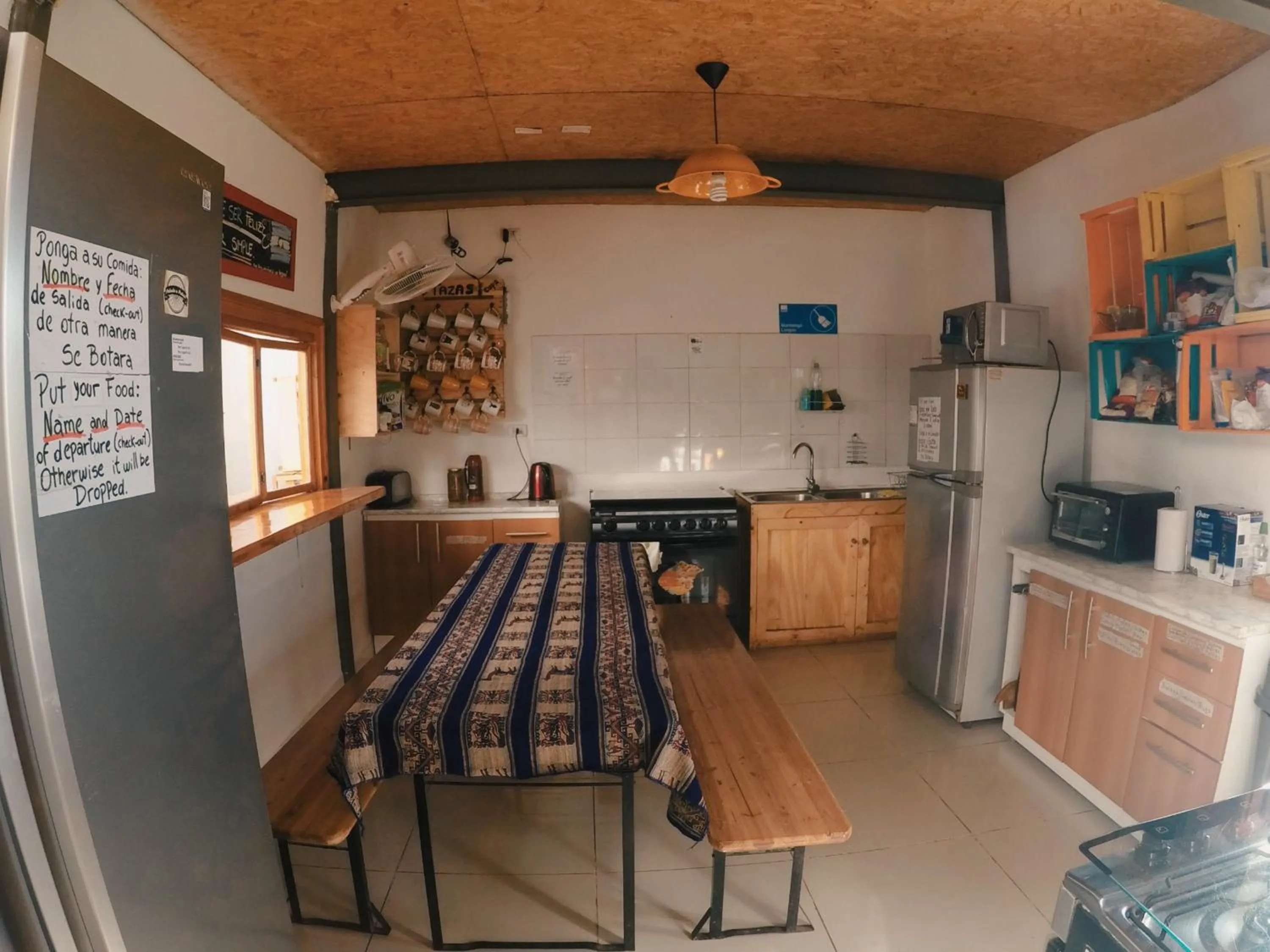 Kitchen or kitchenette in Rey Lagarto Hostel