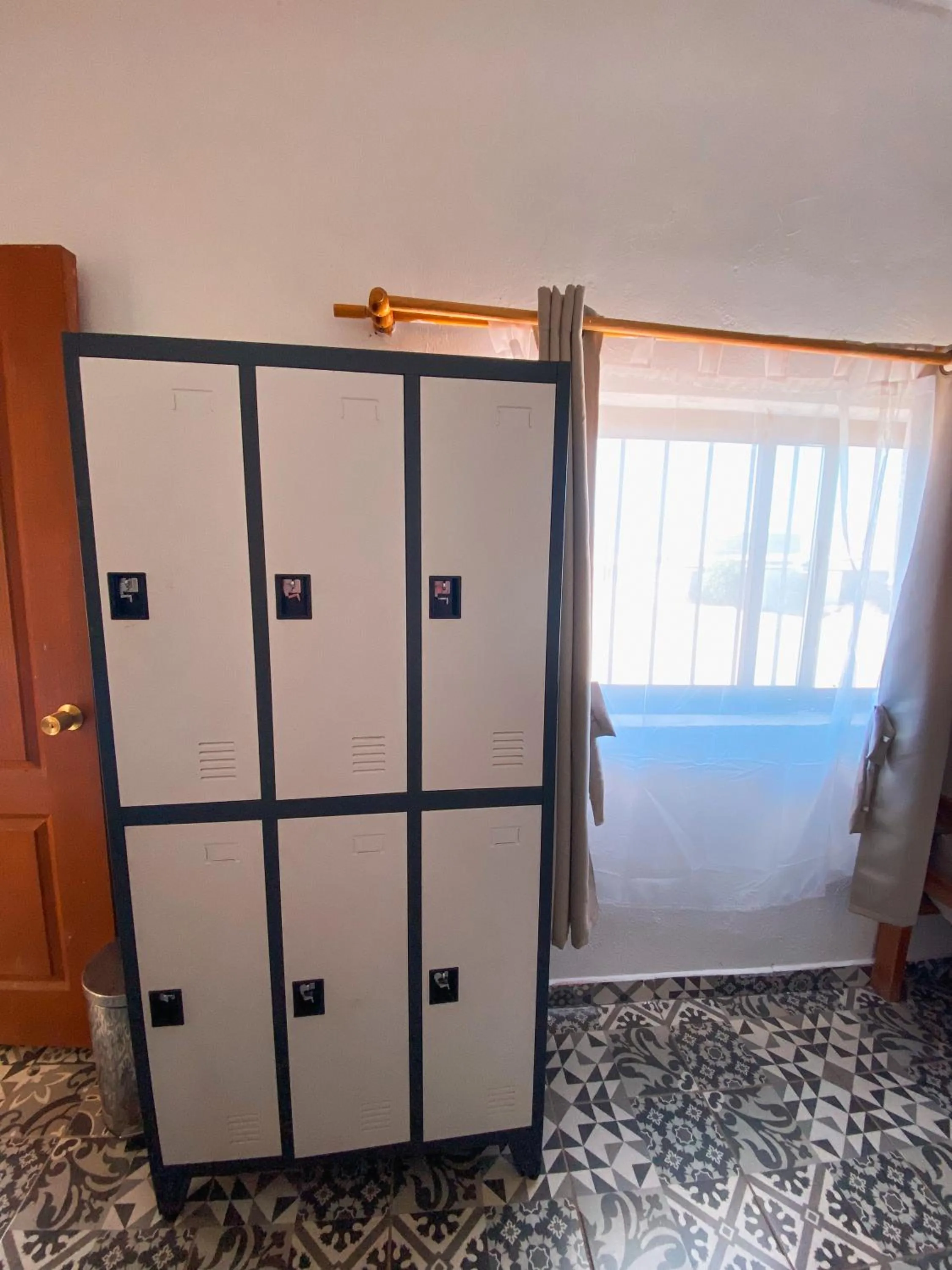 wardrobe in Rey Lagarto Hostel