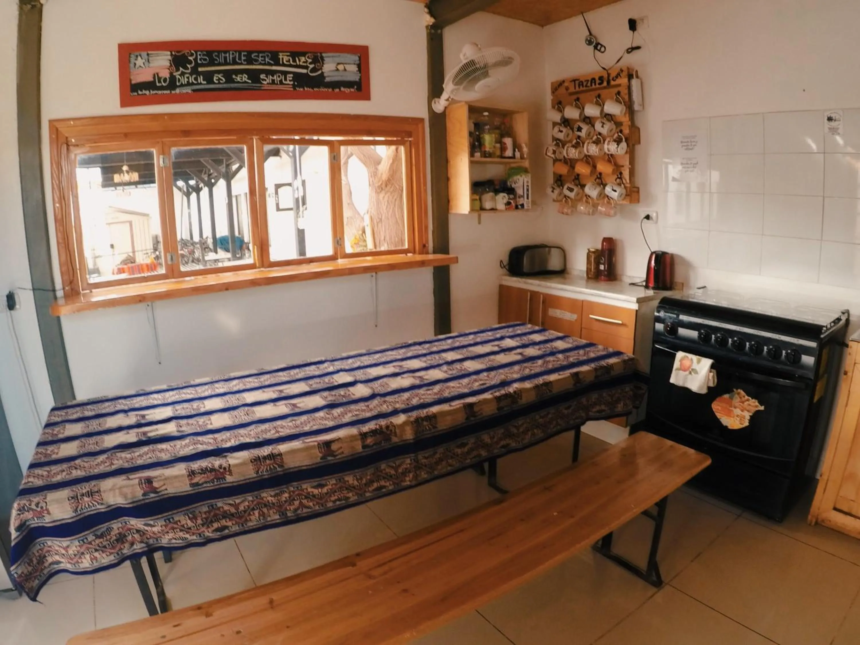 Communal kitchen in Rey Lagarto Hostel