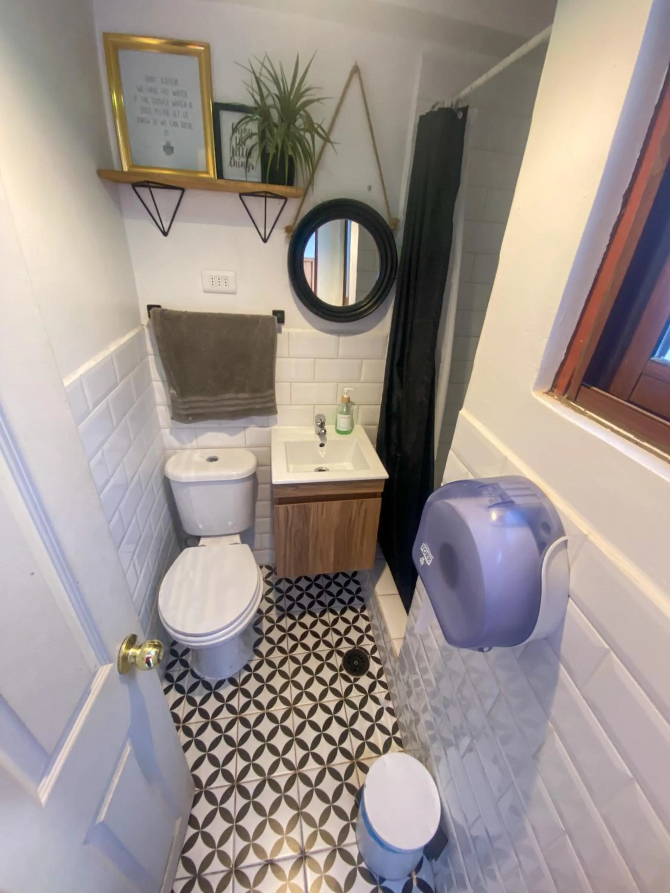 Shower in Rey Lagarto Hostel