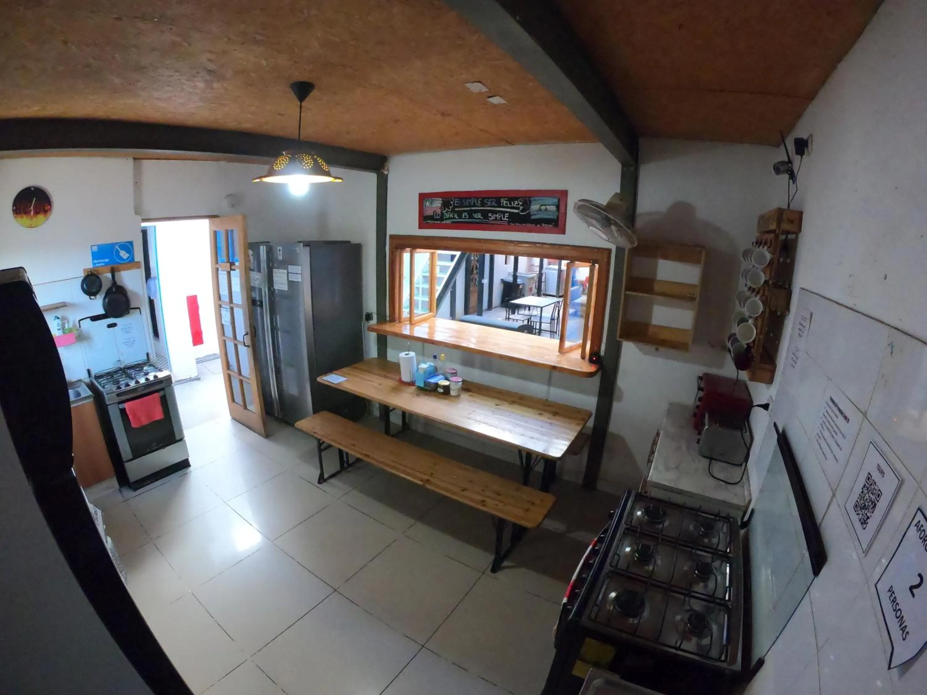 Kitchen or kitchenette in Rey Lagarto Hostel