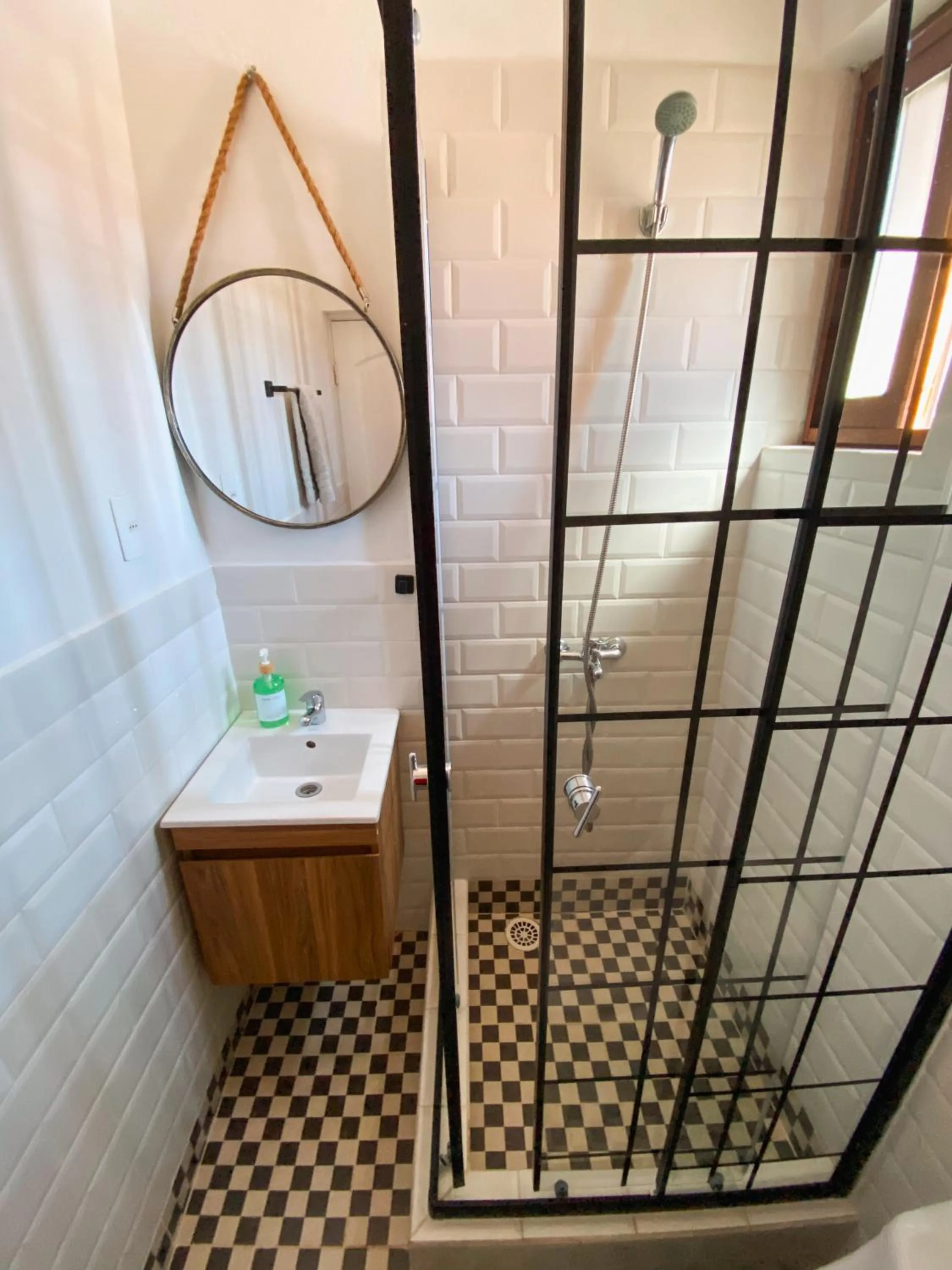 Shower in Rey Lagarto Hostel